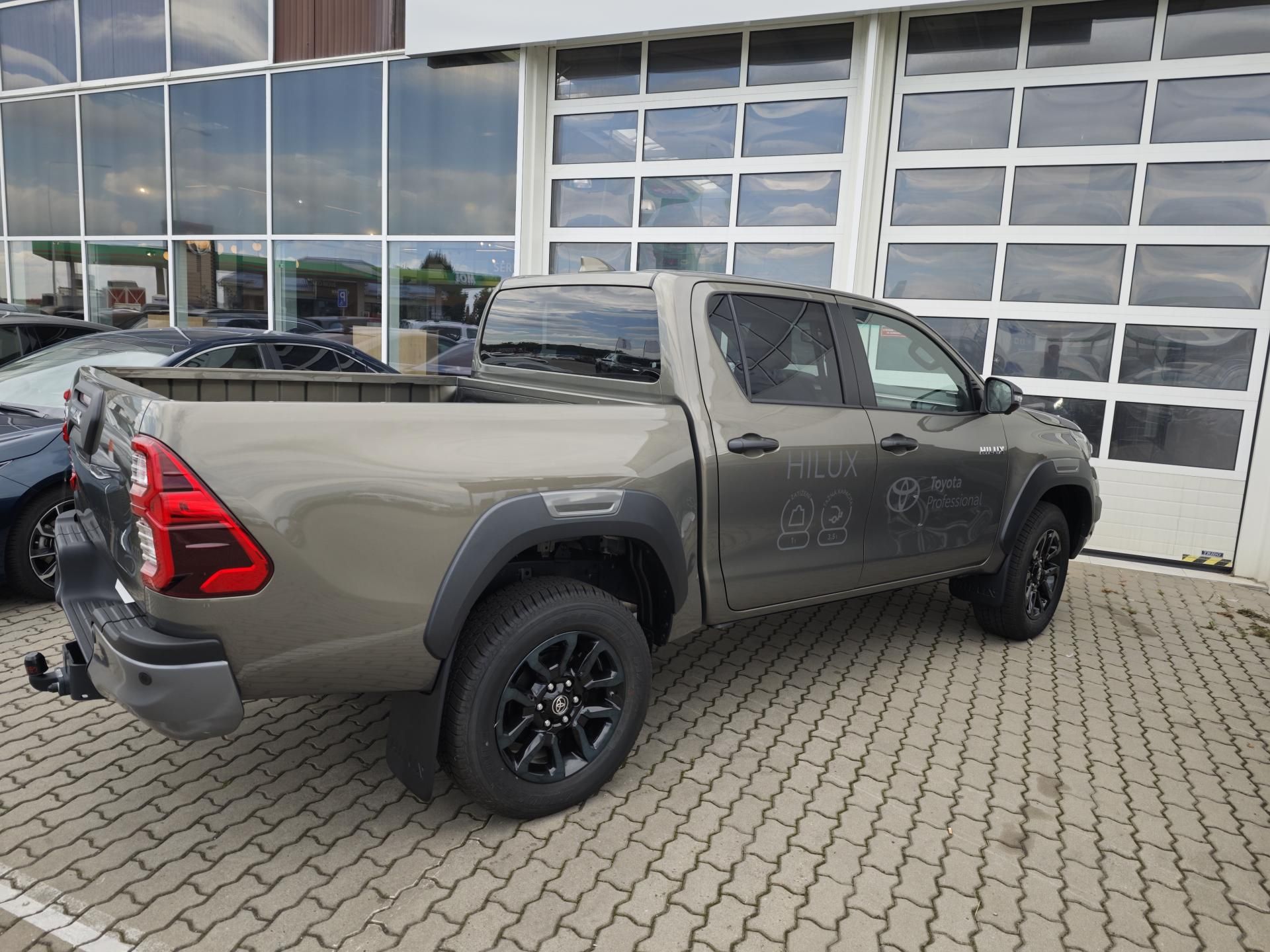 Toyota Hilux, 2.8 D (204 k), 4x4 Invincible - fotka 5