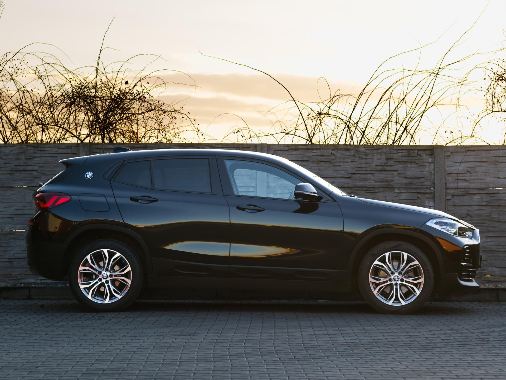 BMW X2, sDrive18i Advantage,ShadowLine - fotka 4