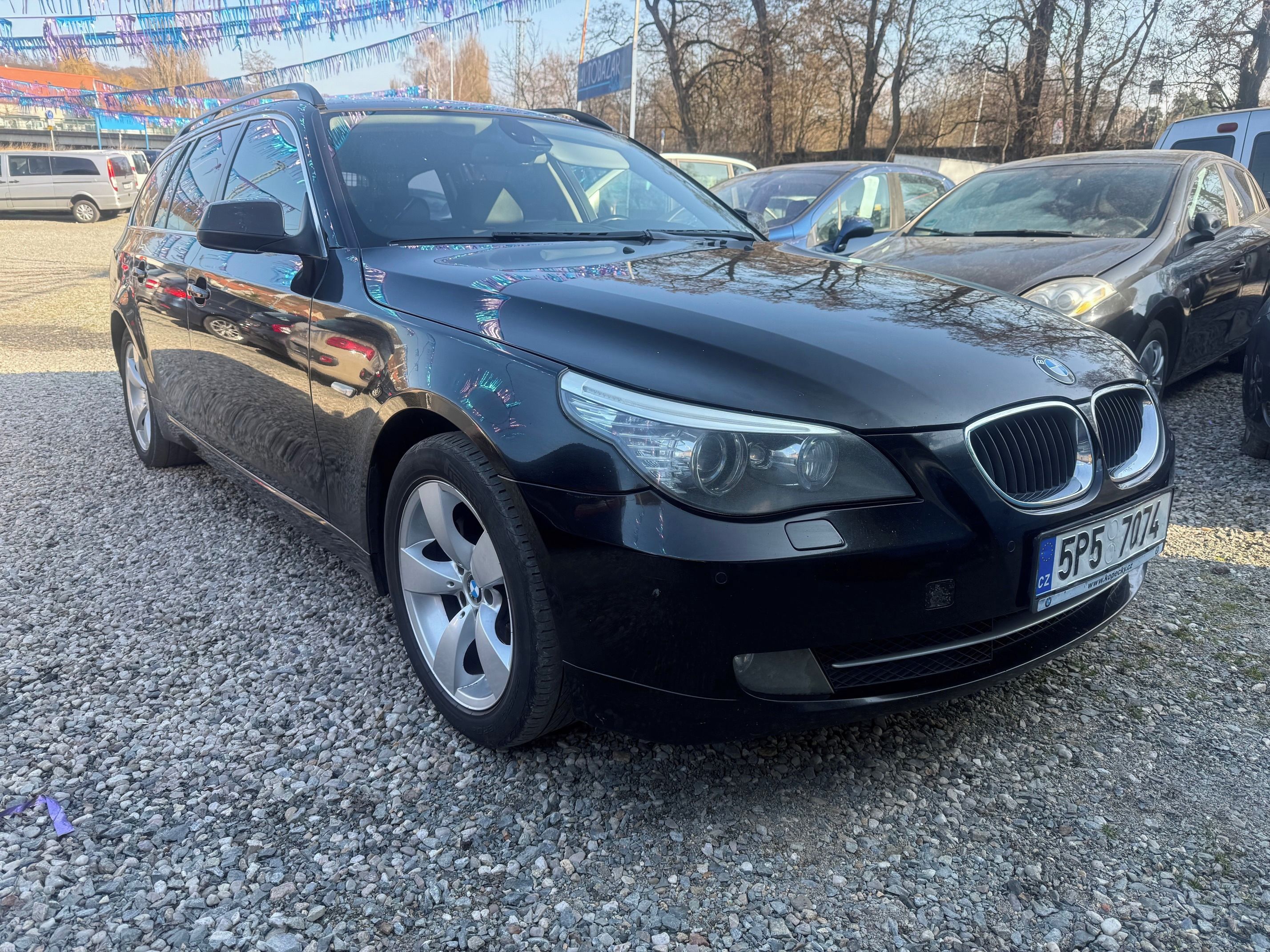 BMW Řada 5, 520 D - fotka 2
