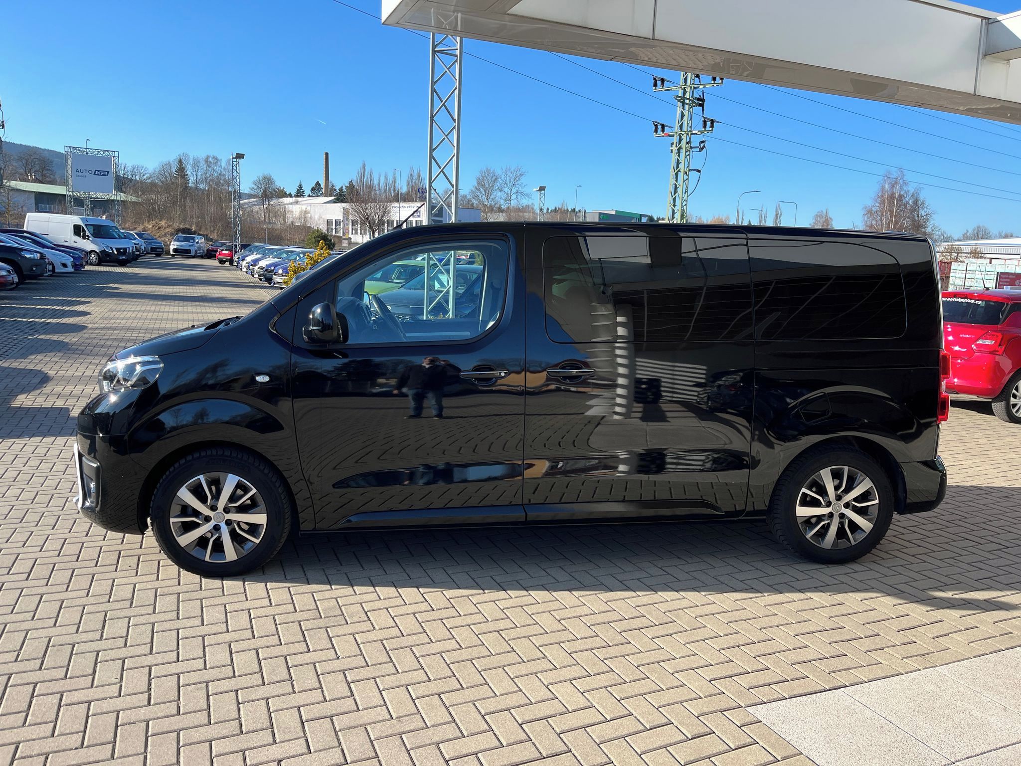 Toyota Proace Verso, 2,0 177k VIP L1 Webasto 8AT 7s - fotka 3
