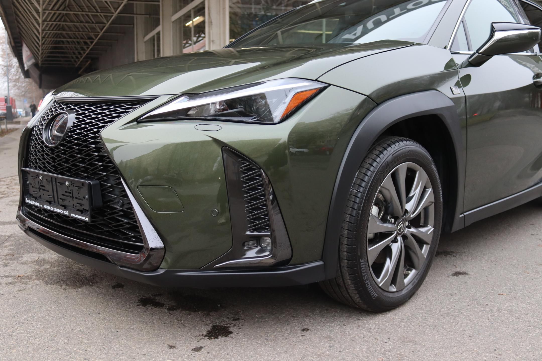 Lexus UX 250h, F-SPORT DESIGN 2.0 135kW - fotka 5