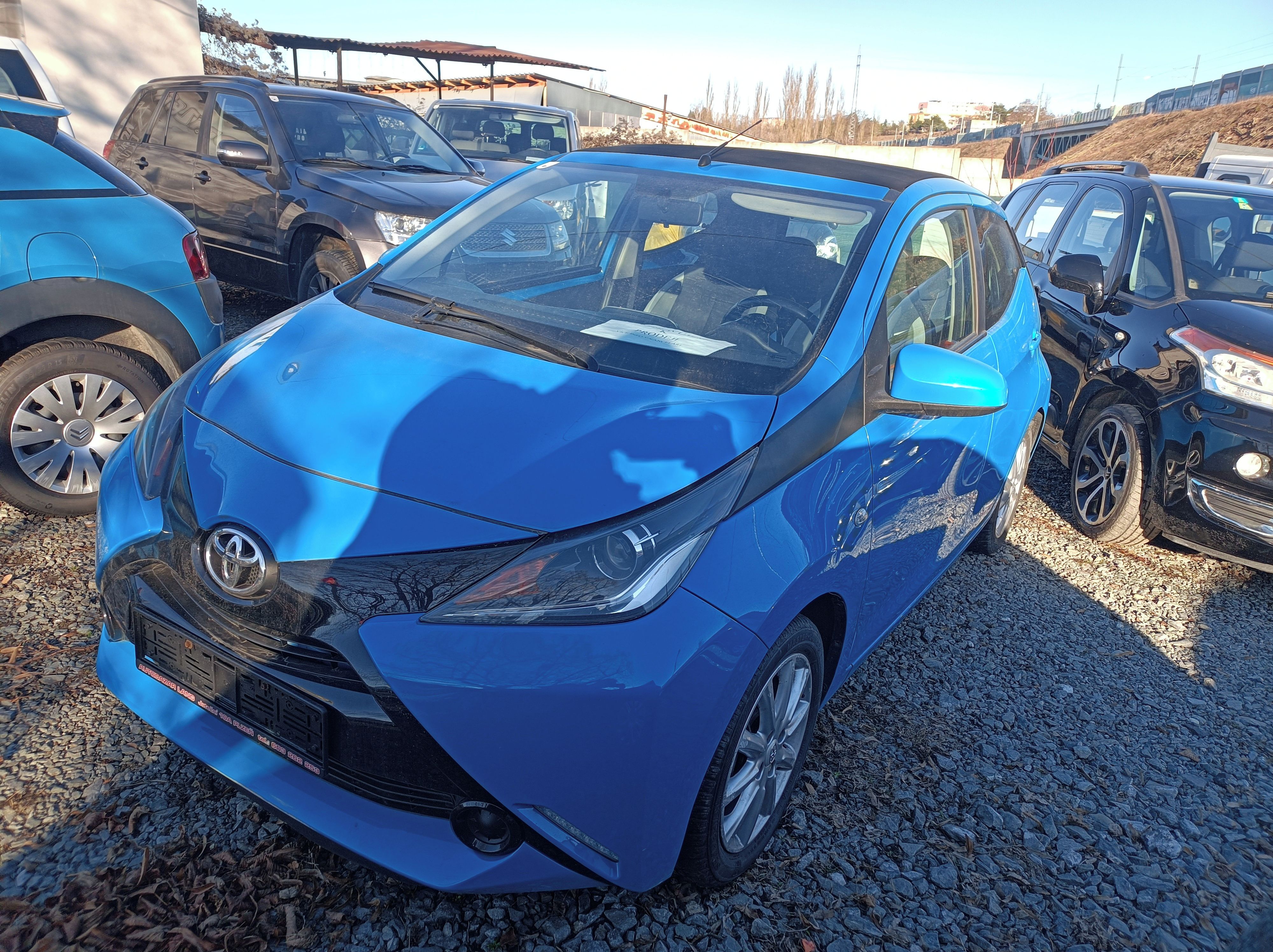Toyota Aygo, 1.0-51kw,otevřená střecha,r.18 - fotka 3