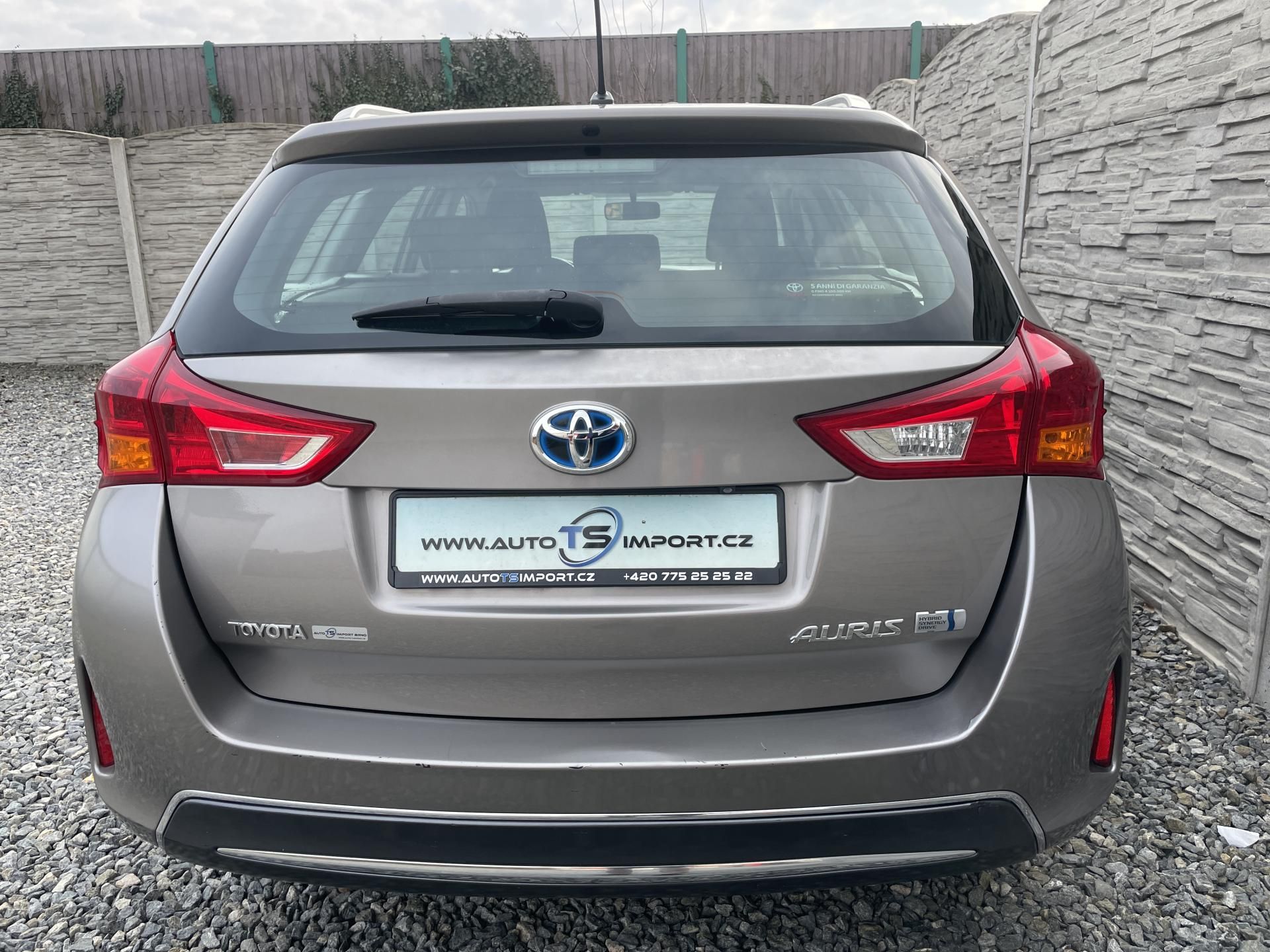 Toyota Auris, 1.8i 16v HYBRID AUT NAVI CAM!! - fotka 3