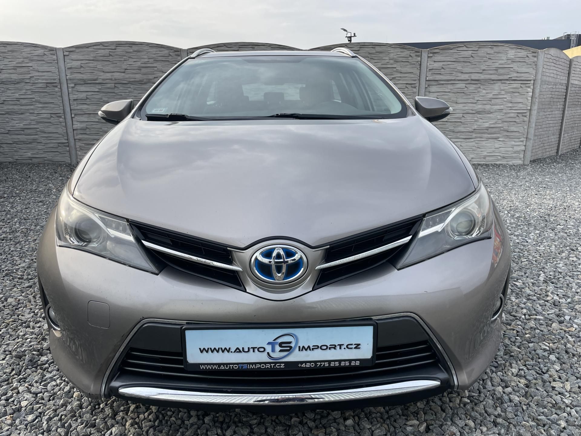 Toyota Auris, 1.8i 16v HYBRID AUT NAVI CAM!! - fotka 5