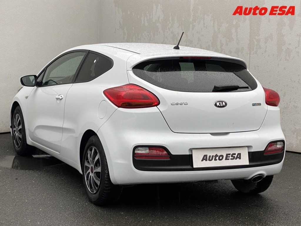Kia Cee´d, 1.4 i,Style,TZ - fotka 6