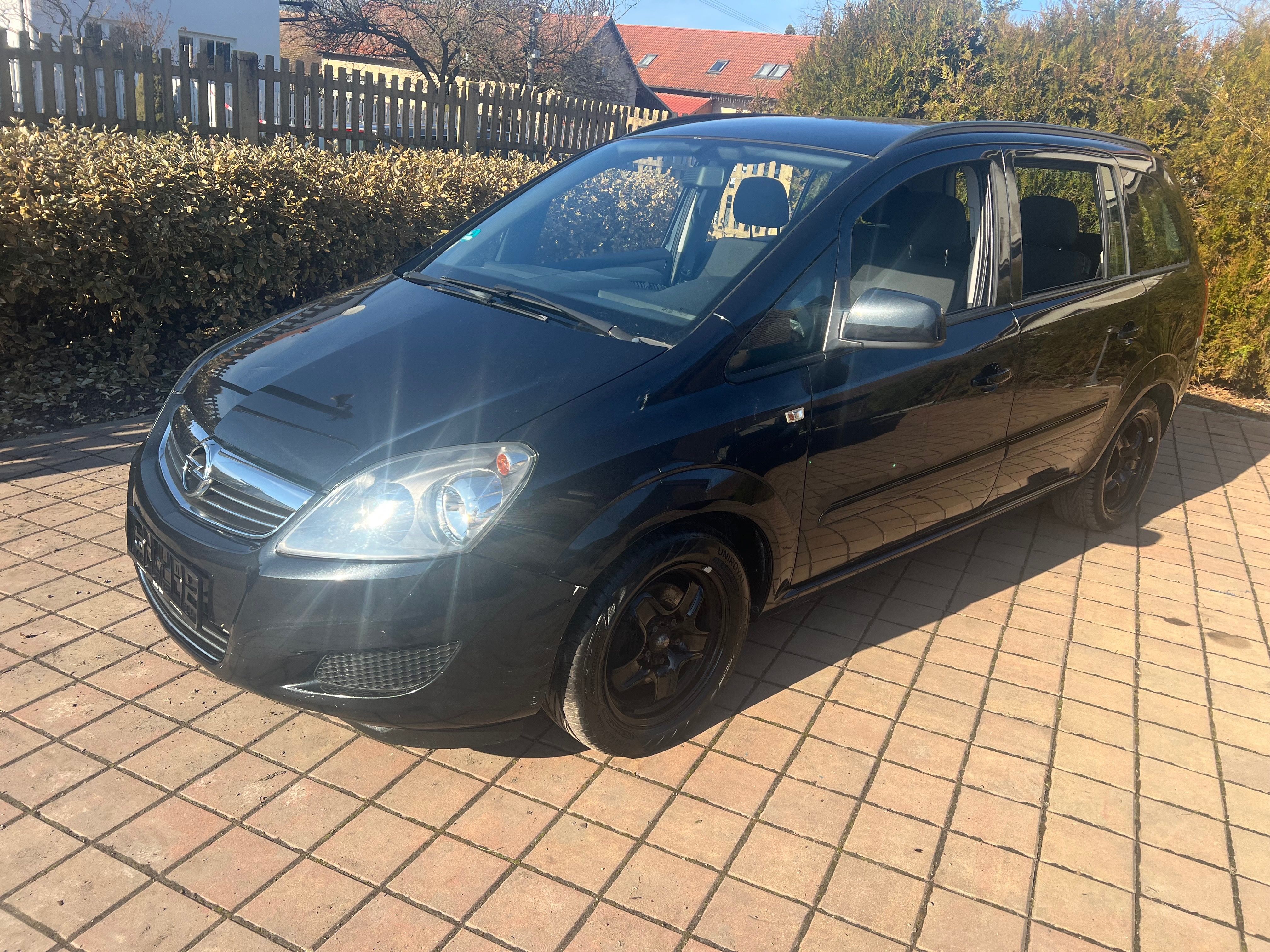 Opel Zafira - fotka 2