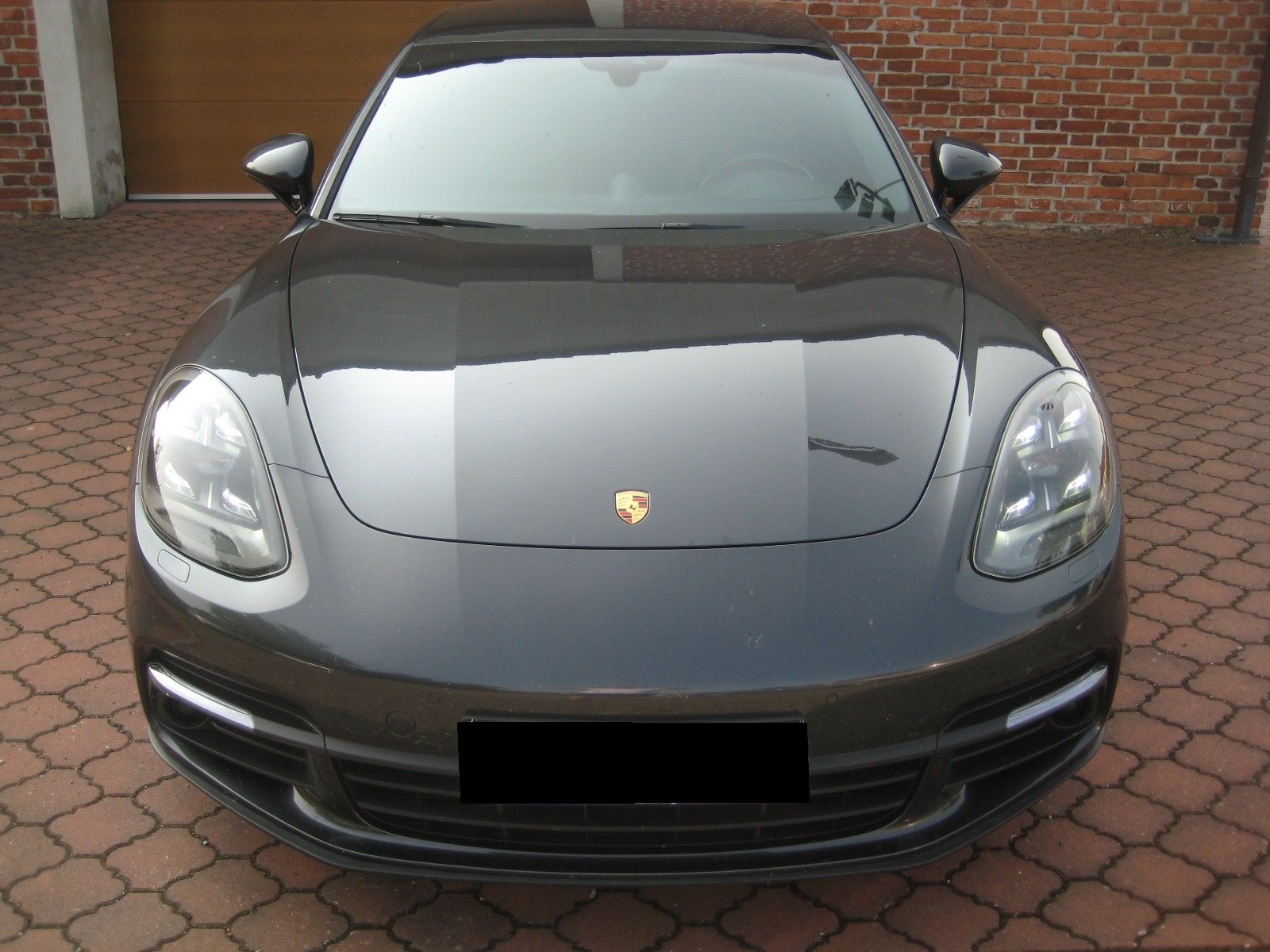 Porsche Panamera, 4E-HYBRID 1. MAJITEL, SERVIS