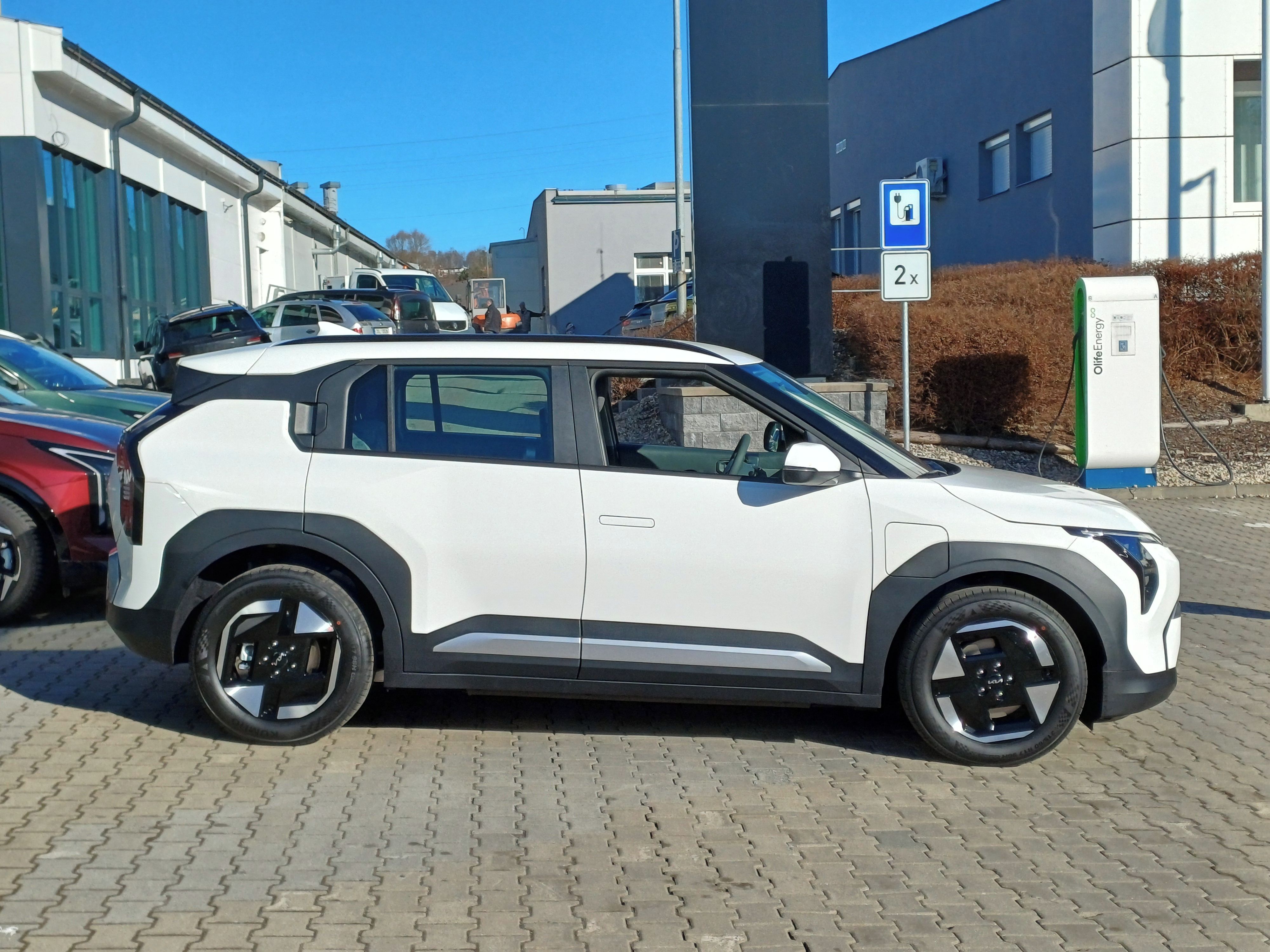 Kia EV3, 4x2 AIR + PAKET HEAT - fotka 4