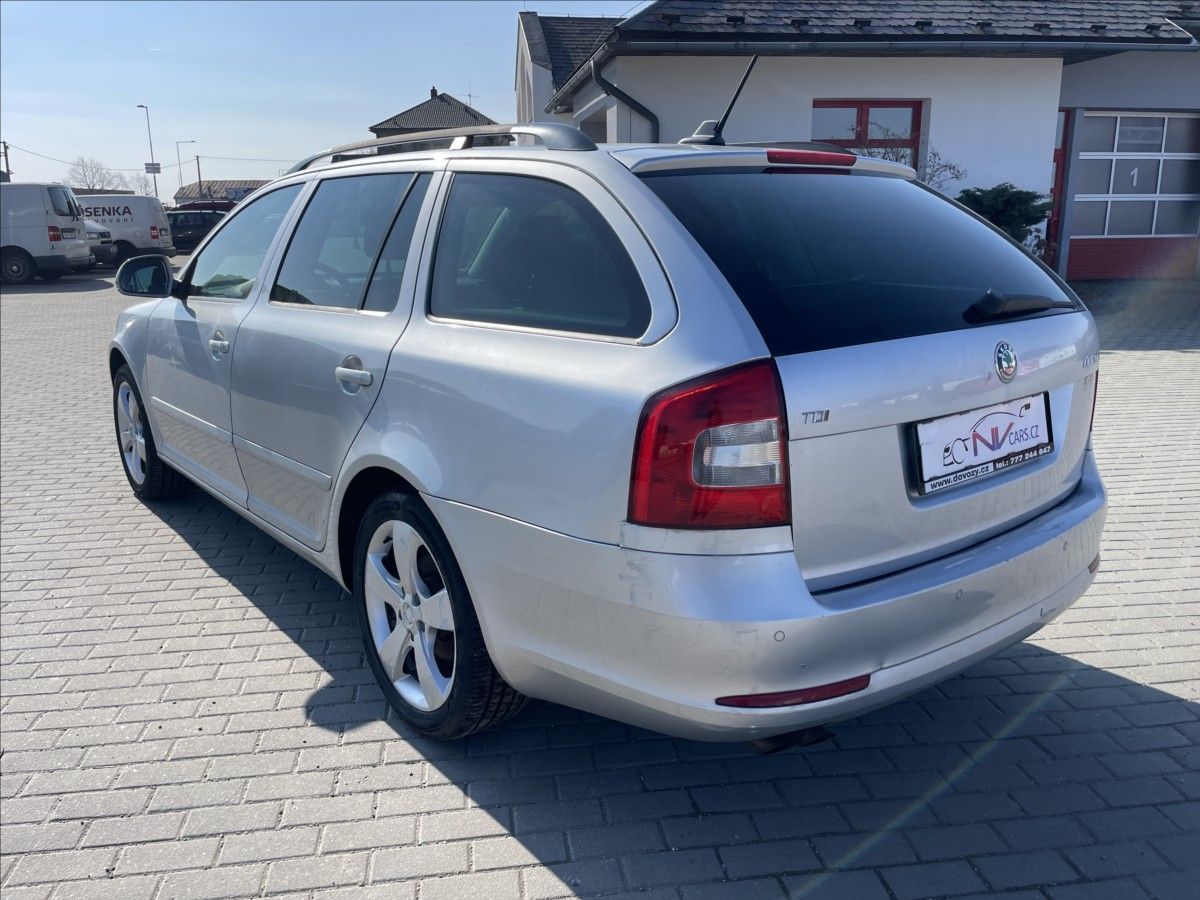 Škoda Octavia, 2,0 TDi 103kw GPS CFH chyba mo - fotka 4