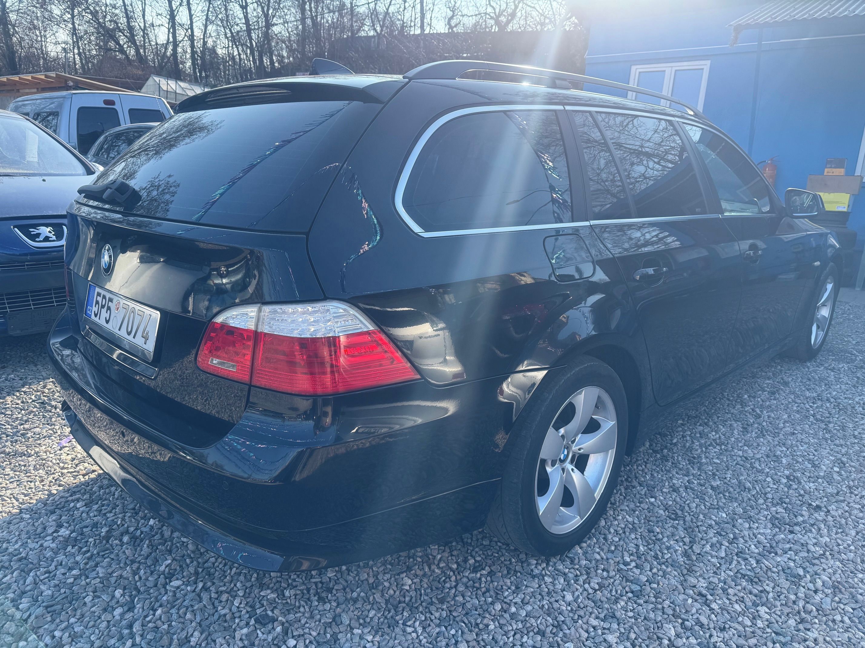 BMW Řada 5, 520 D - fotka 6