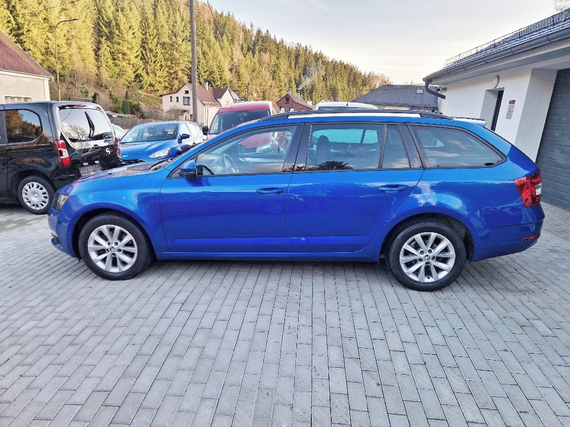 Škoda Octavia, 2.0 TDi (110 kW), plný servis - fotka 5