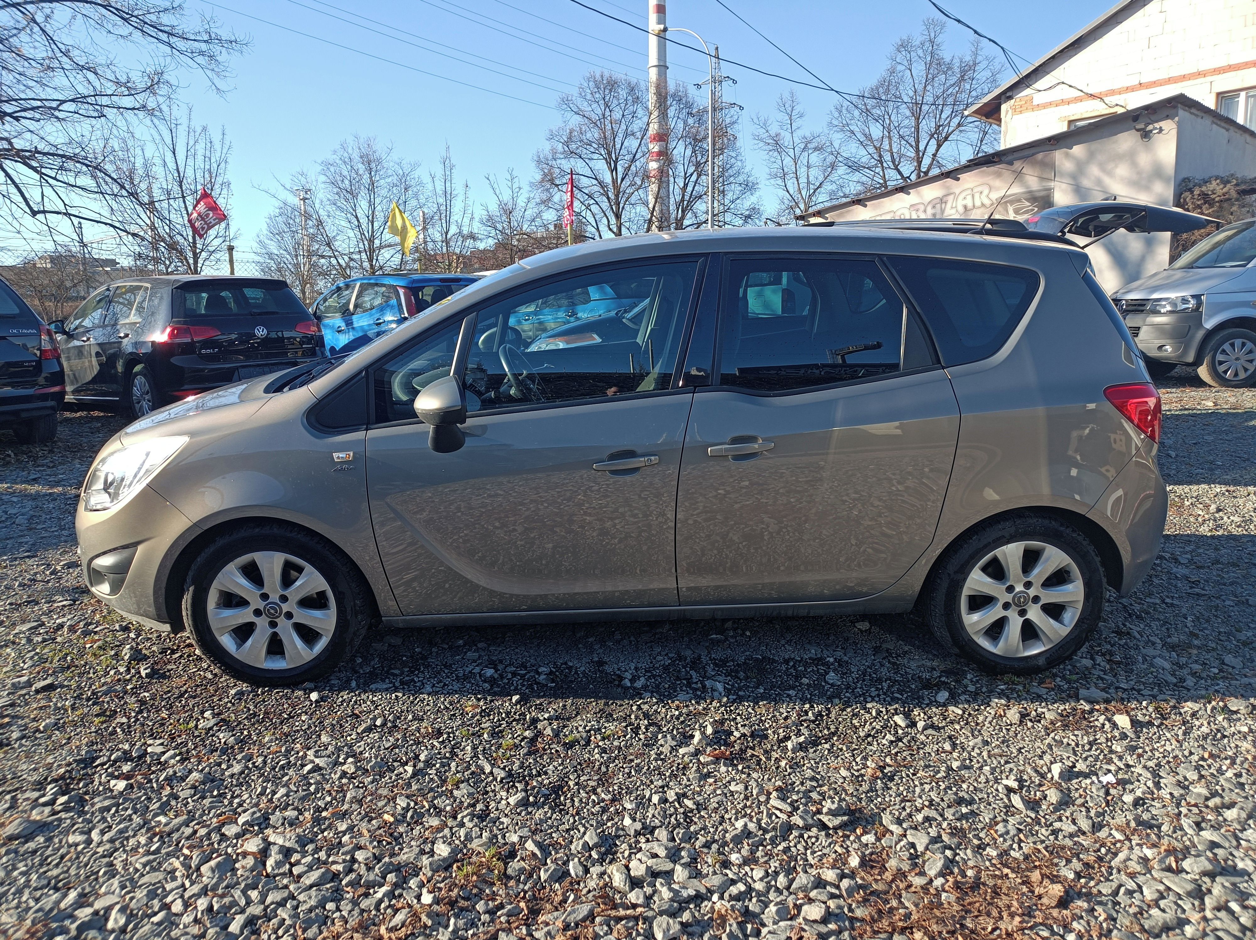 Opel Meriva, 1.4-88 kW,klima,r.13.s.kniha - fotka 4