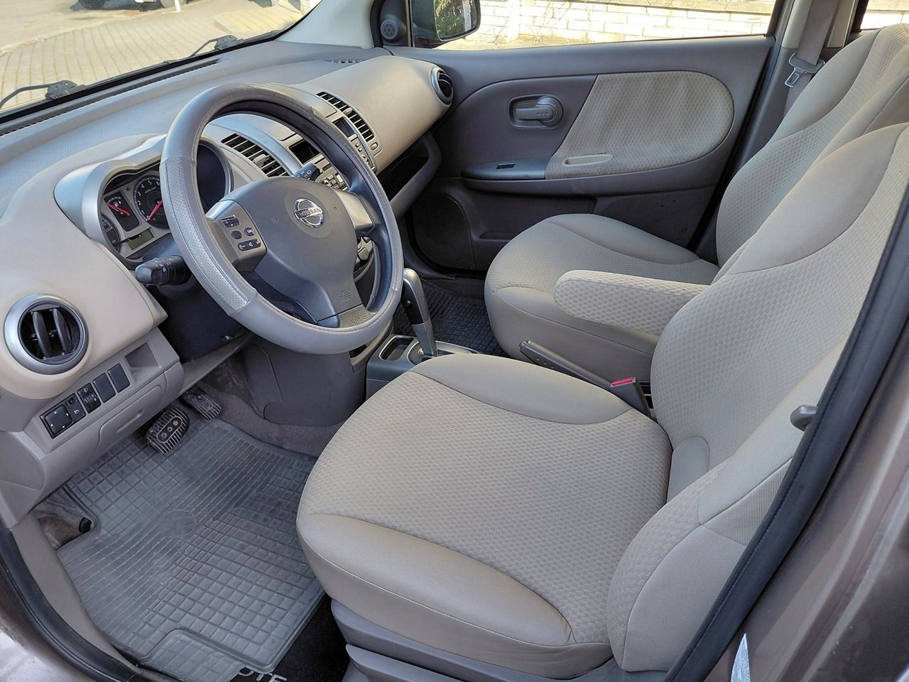 Nissan Note, 1.6i A/T - fotka 5