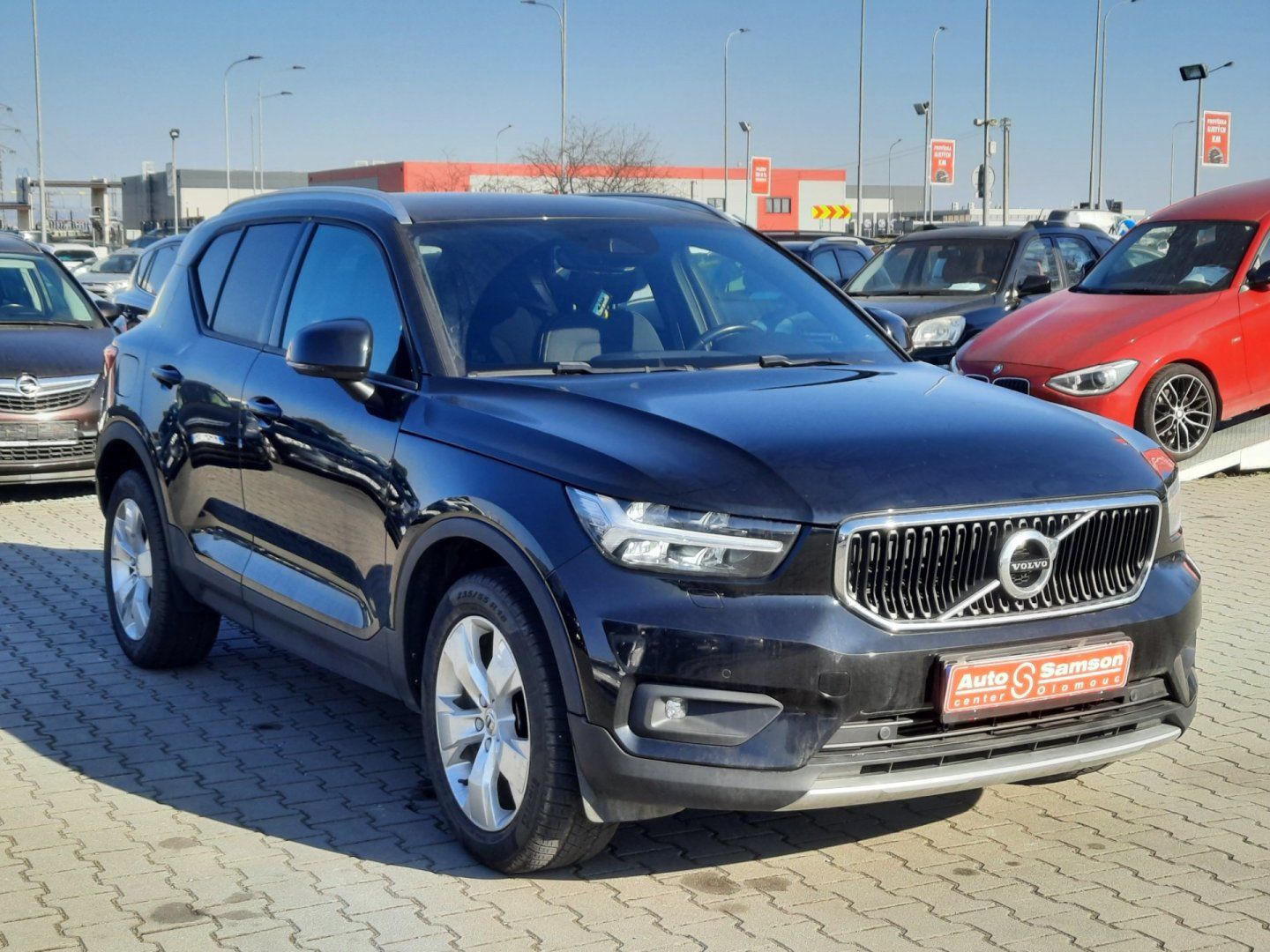 Volvo XC40, T3 GPS NAVI MOMENTUM PRO 120kW - fotka 3