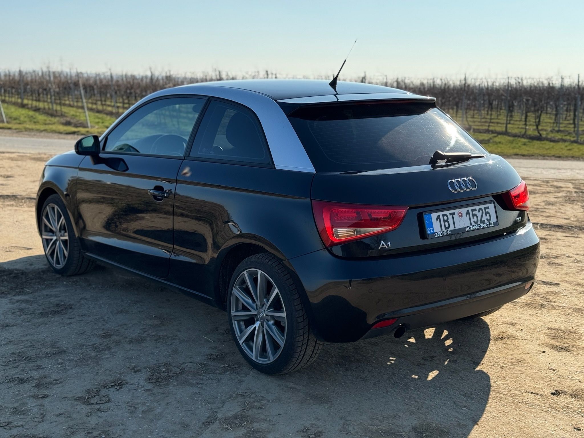 Audi A1, 1.6 TDI (77 kW) XENON - fotka 6