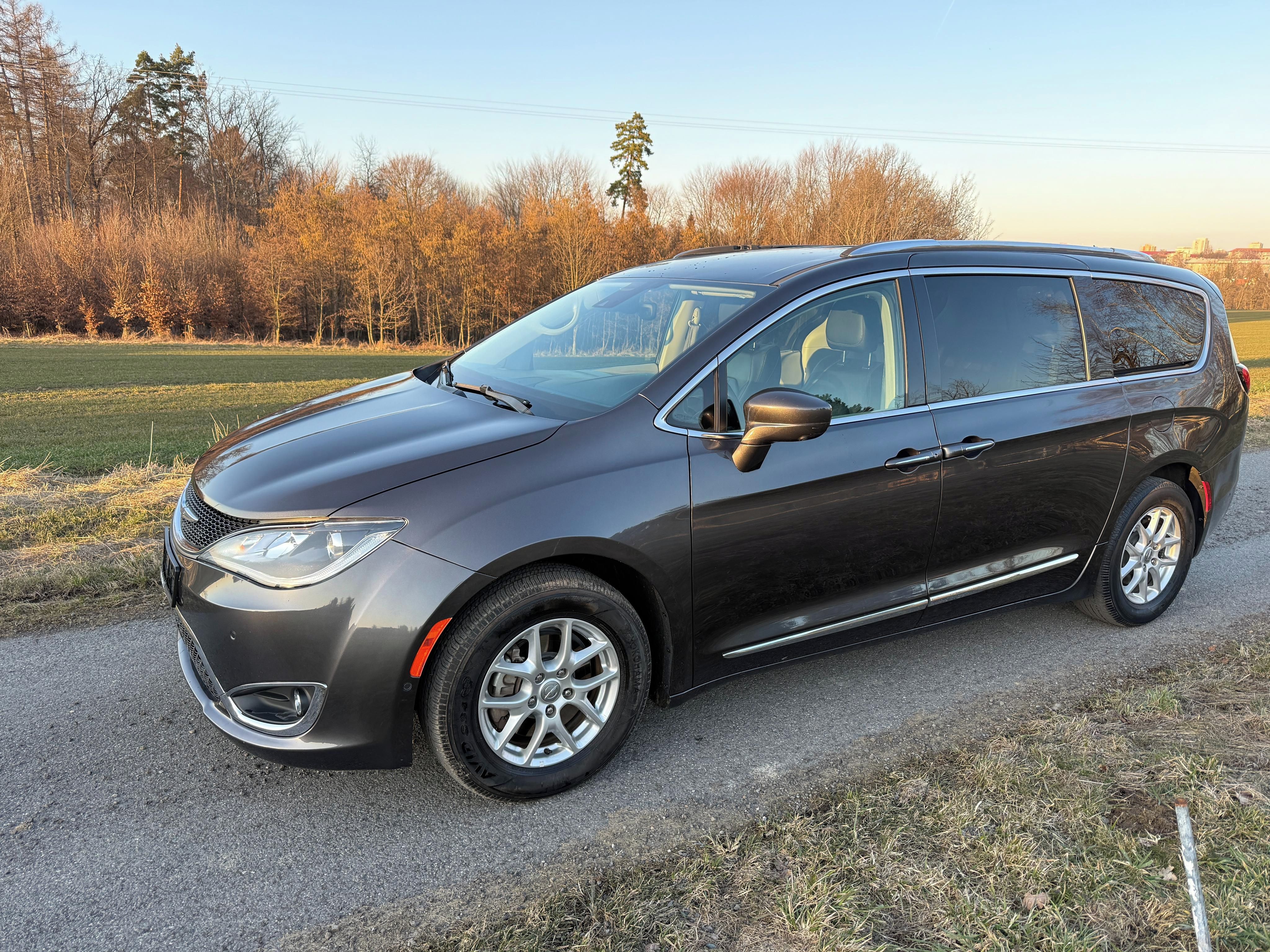 Chrysler Pacifica, Touring dvd 360kam záruka 8os