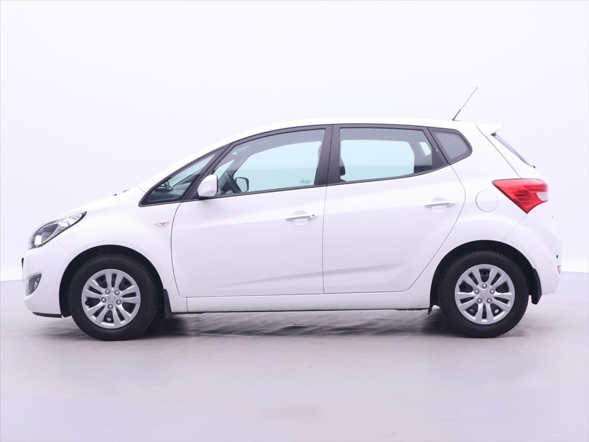 Hyundai ix20, 1,6 CVVT 81kW Czech Klima - fotka 4