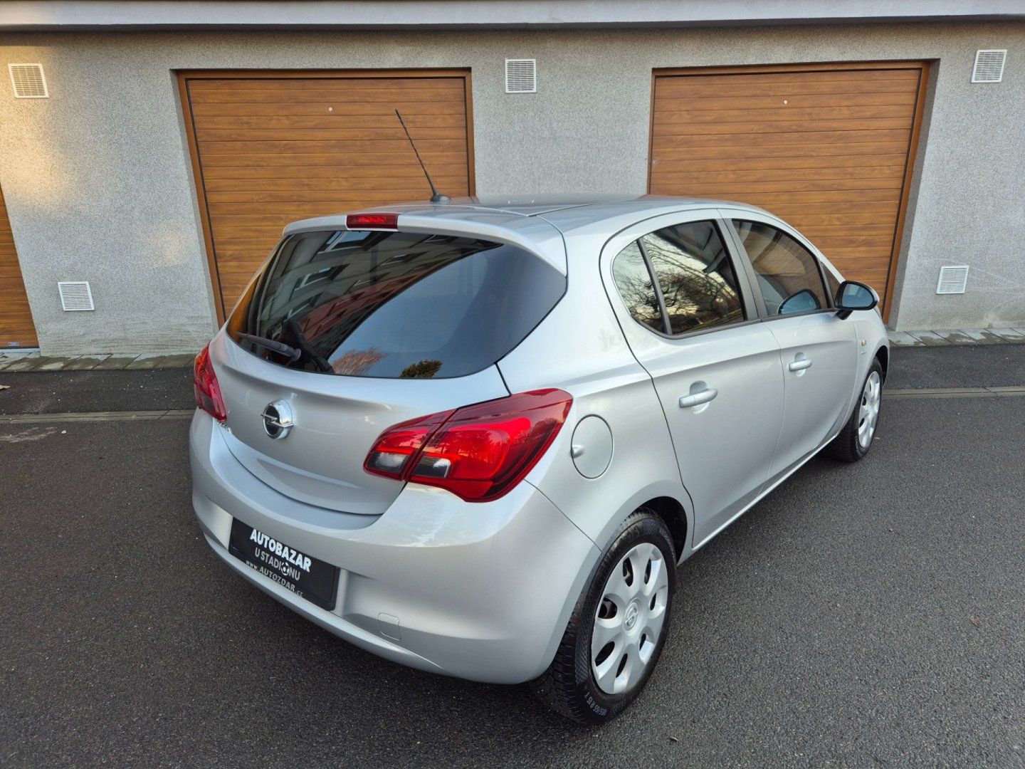 Opel Corsa, 1.4i 66kW klima ČR serv.kniha - fotka 3