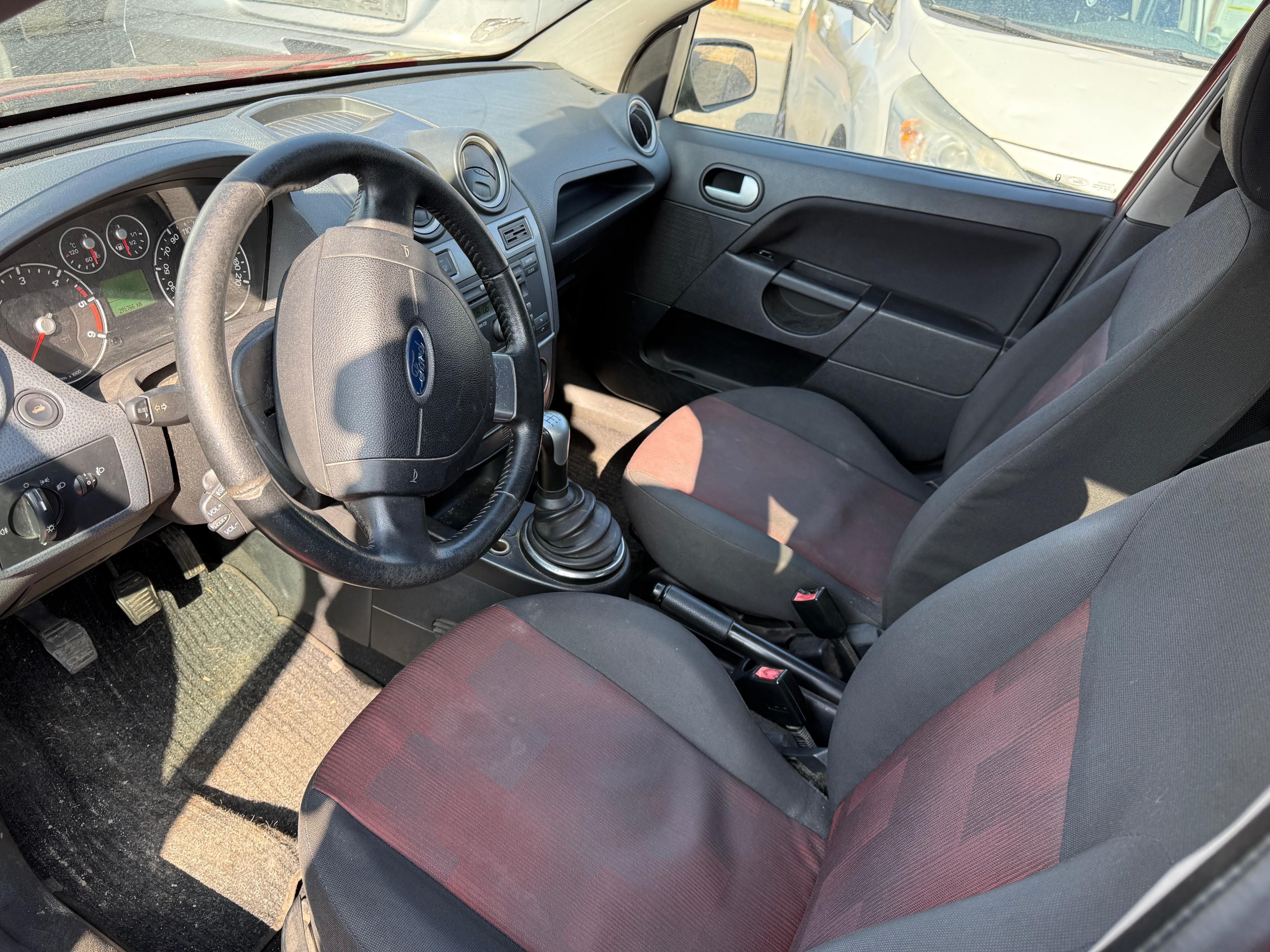 Ford Fiesta, 1,4 TDCi 50 kw klima 07/2006 - fotka 5