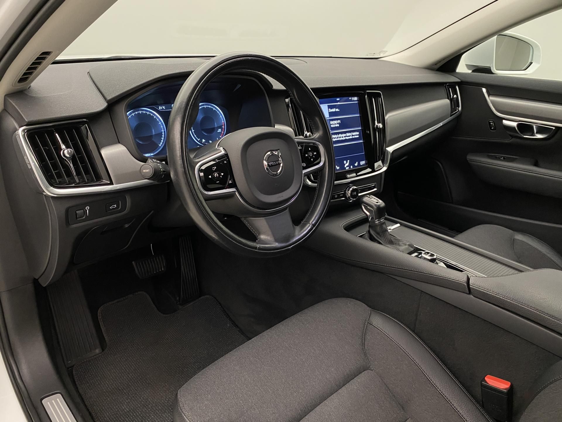 Volvo V90, T5 MOMENTUM AUT CZ - fotka 4