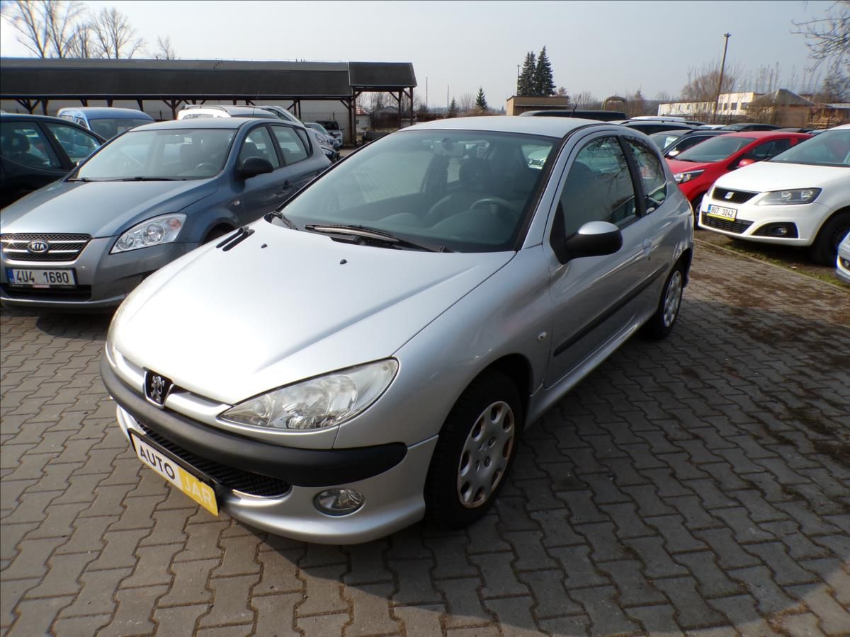 Peugeot 206, 1,4 i  1.MAJITEL - fotka 2