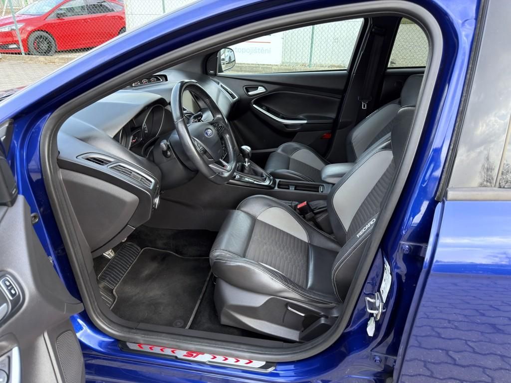 Ford Focus, 2.0 ST 184 kW navi. xenony - fotka 6