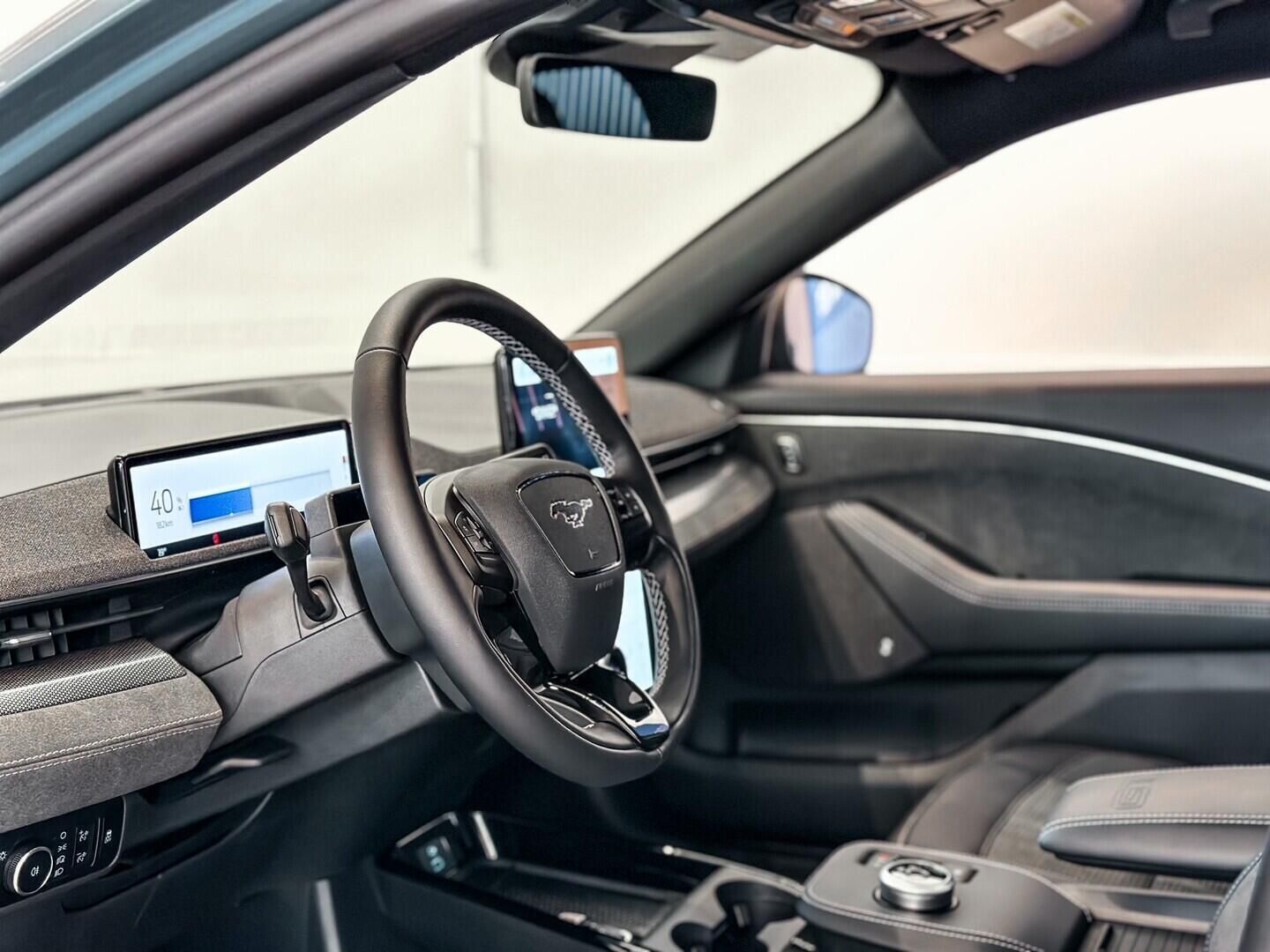 Ford Mustang, - 5D 98,7 kWh PRODLOUŽNÝ DOJZD - fotka 6