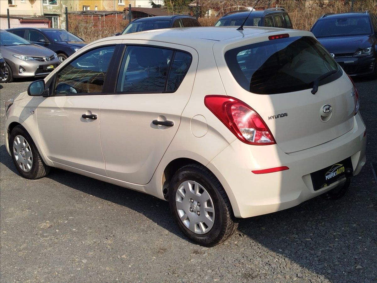 Hyundai i20, 1,2 i, 63kW, po velkém SERVISU - fotka 4
