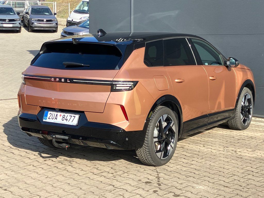 Opel Grandland, ULTIMATE 1.6 Turbo PHEV eDCT7 - fotka 6