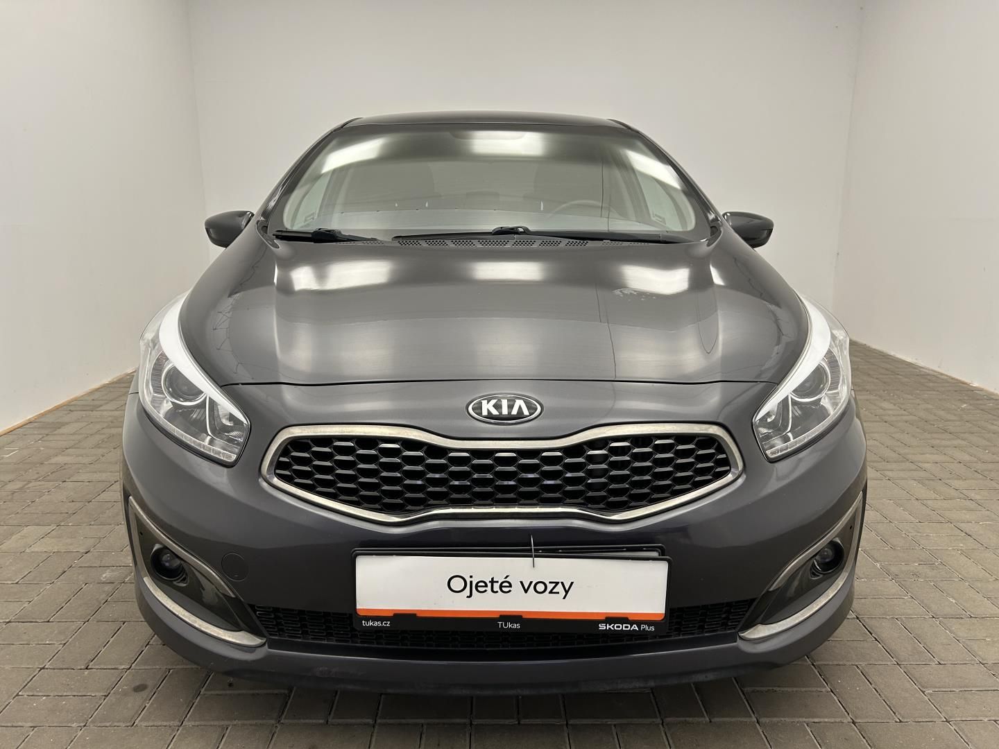Kia Cee´d, 1.6CRDI 81kW Exlusive - fotka 4