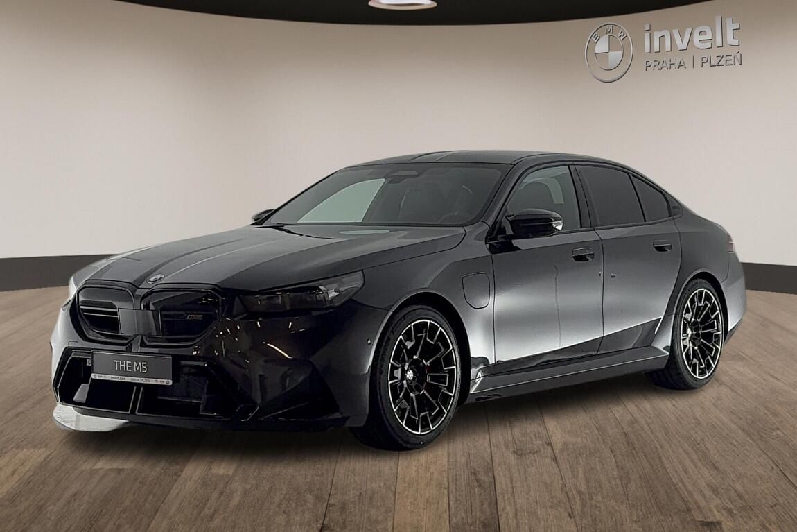 BMW M5, Sedan