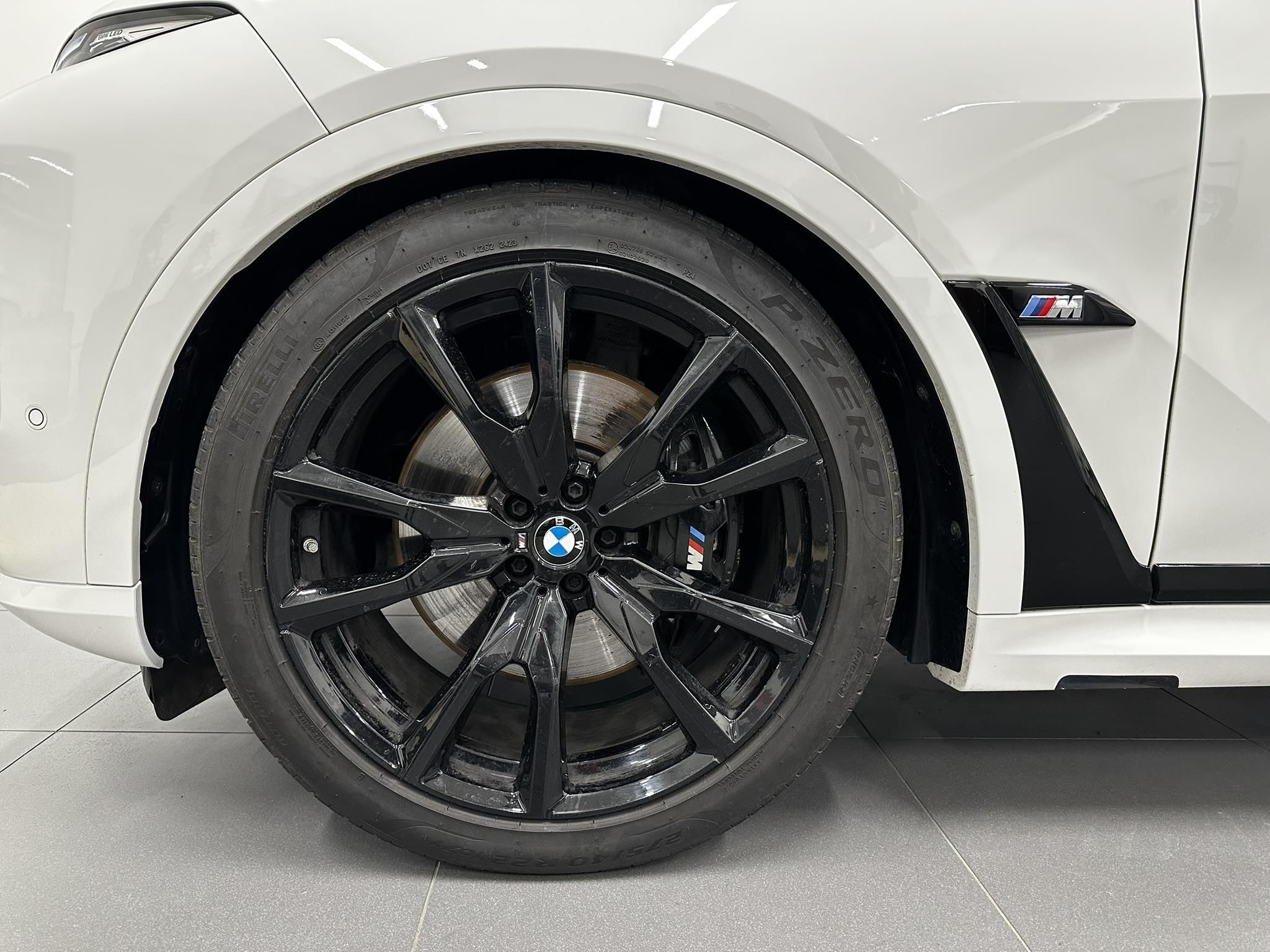 BMW X7, X7 M60i xDrive - fotka 4