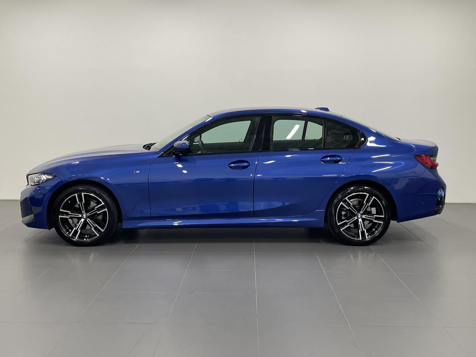 BMW Řada 3, 320d xDrive sedan - fotka 5