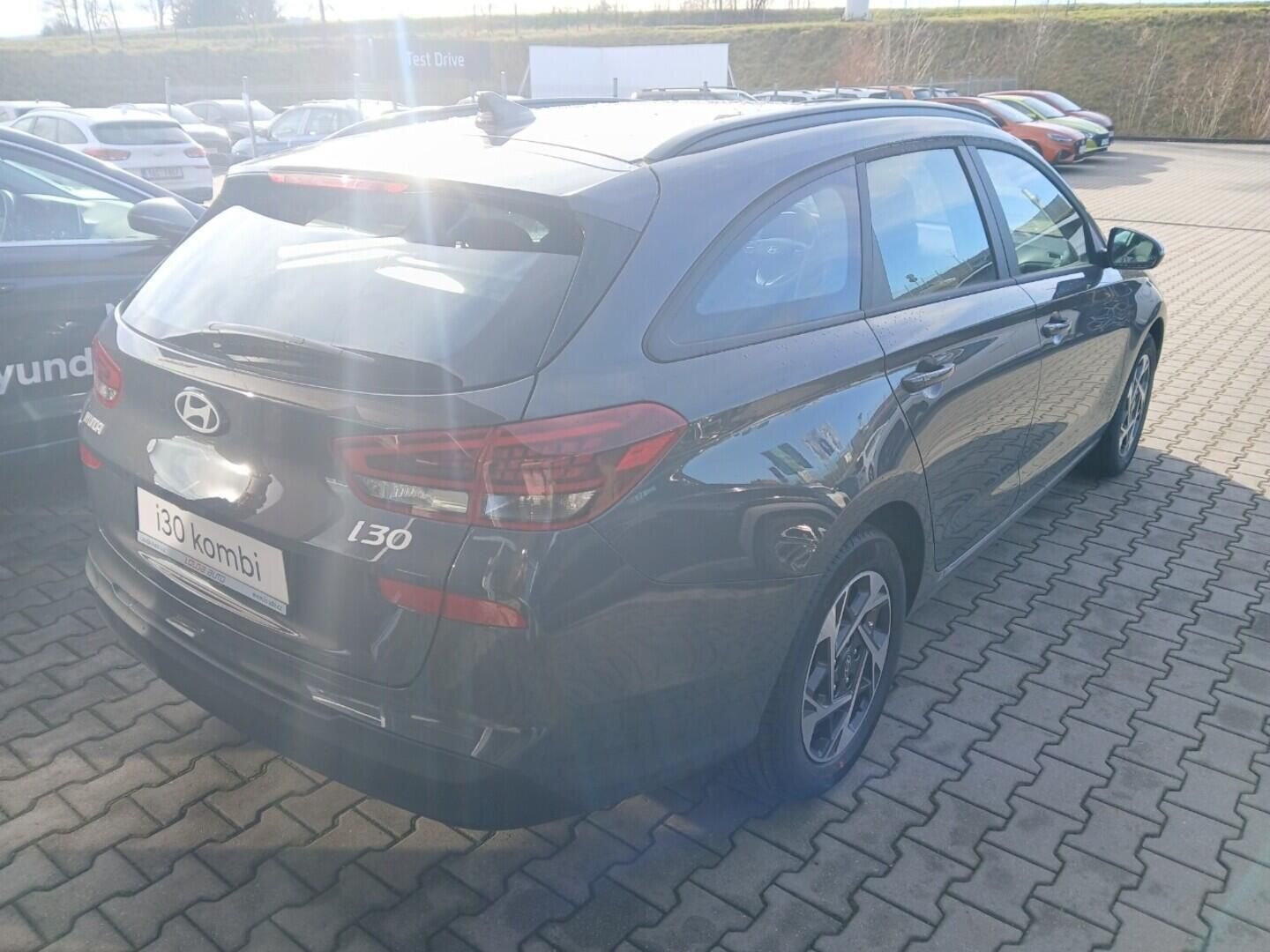 Hyundai i30, WG PD PE Smart 1,0 T-GDI 85 kW - fotka 4