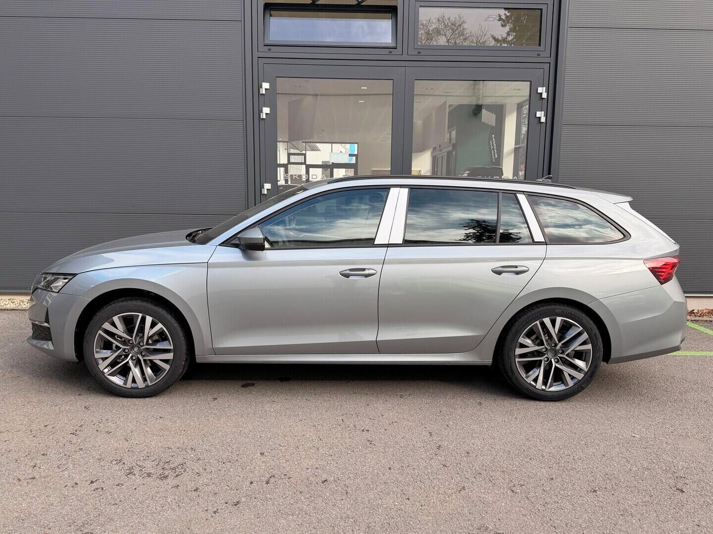 Škoda Octavia, Combi Dynamic 1.5 TSI m-HEV 11 - fotka 2
