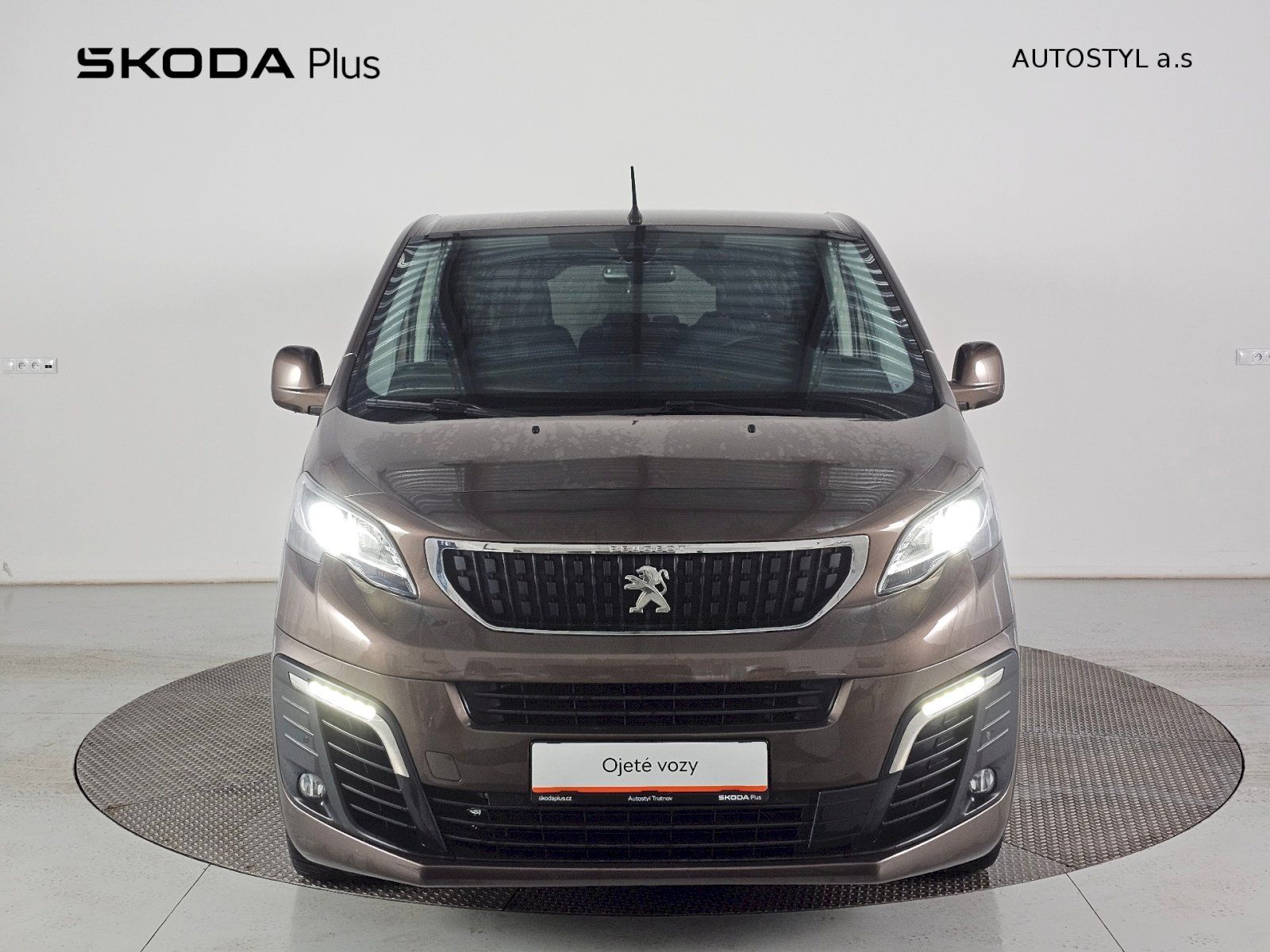 Peugeot Traveller, 2.0HDi 130kW 8AT 8MÍST - fotka 4