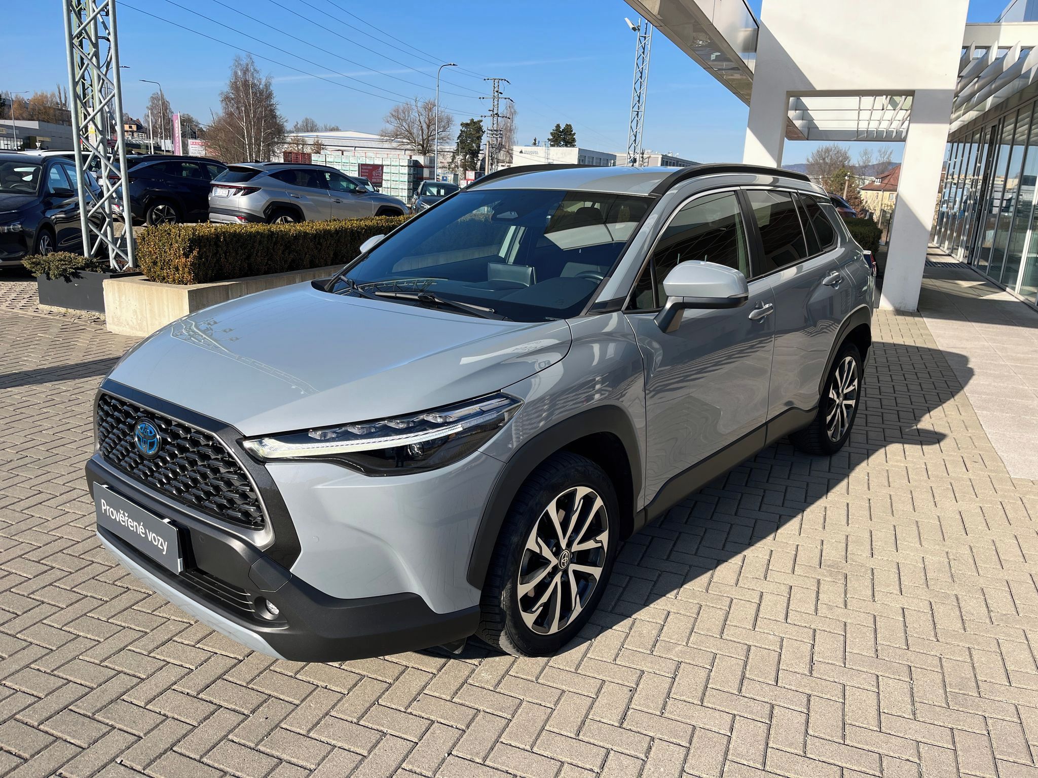 Toyota Corolla Cross, 2.0 Hybrid eCVT 4x4 Style Tech - fotka 2