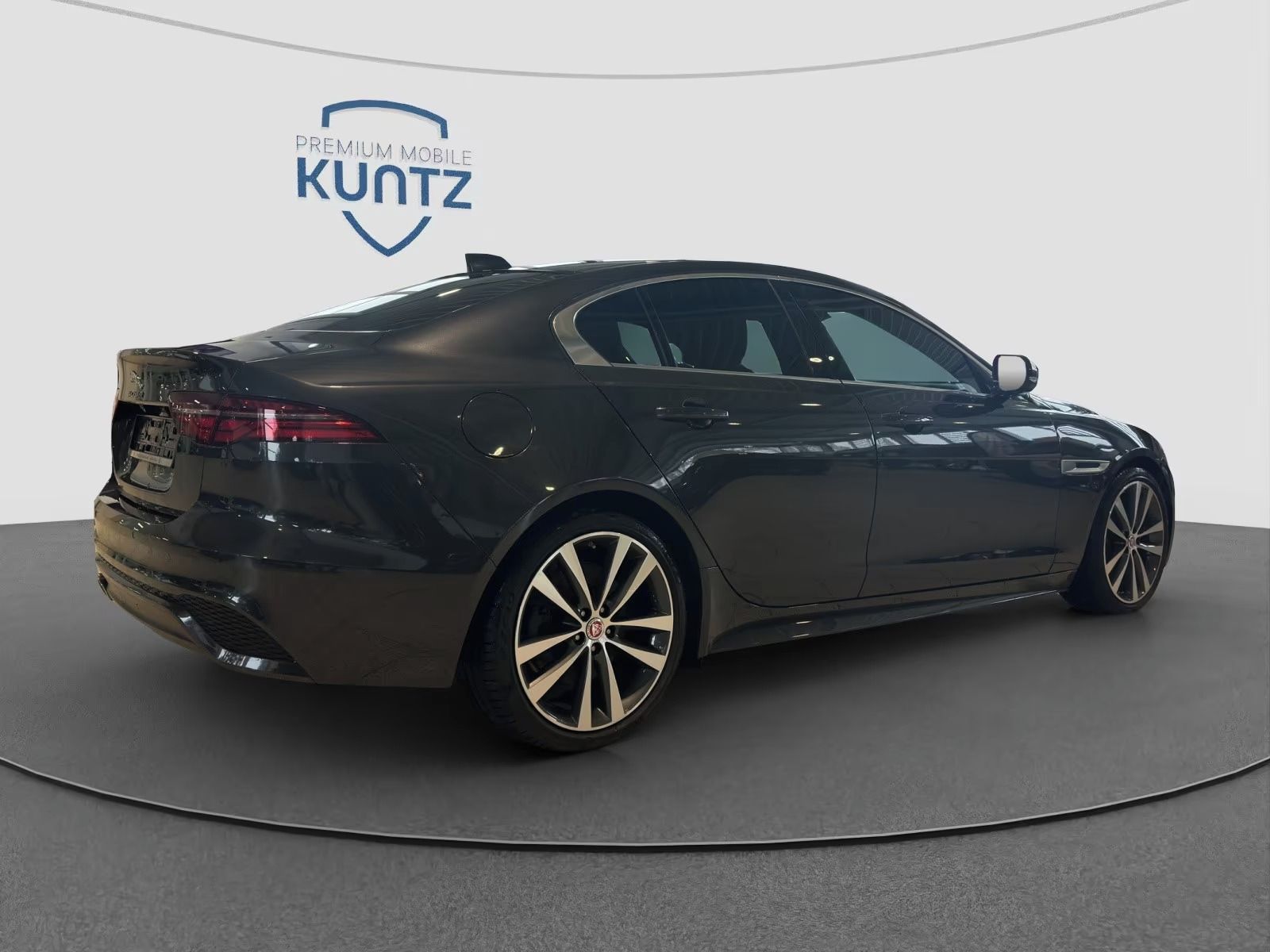 Jaguar XE, D200 RWD R-Dynamic S Winter - fotka 4