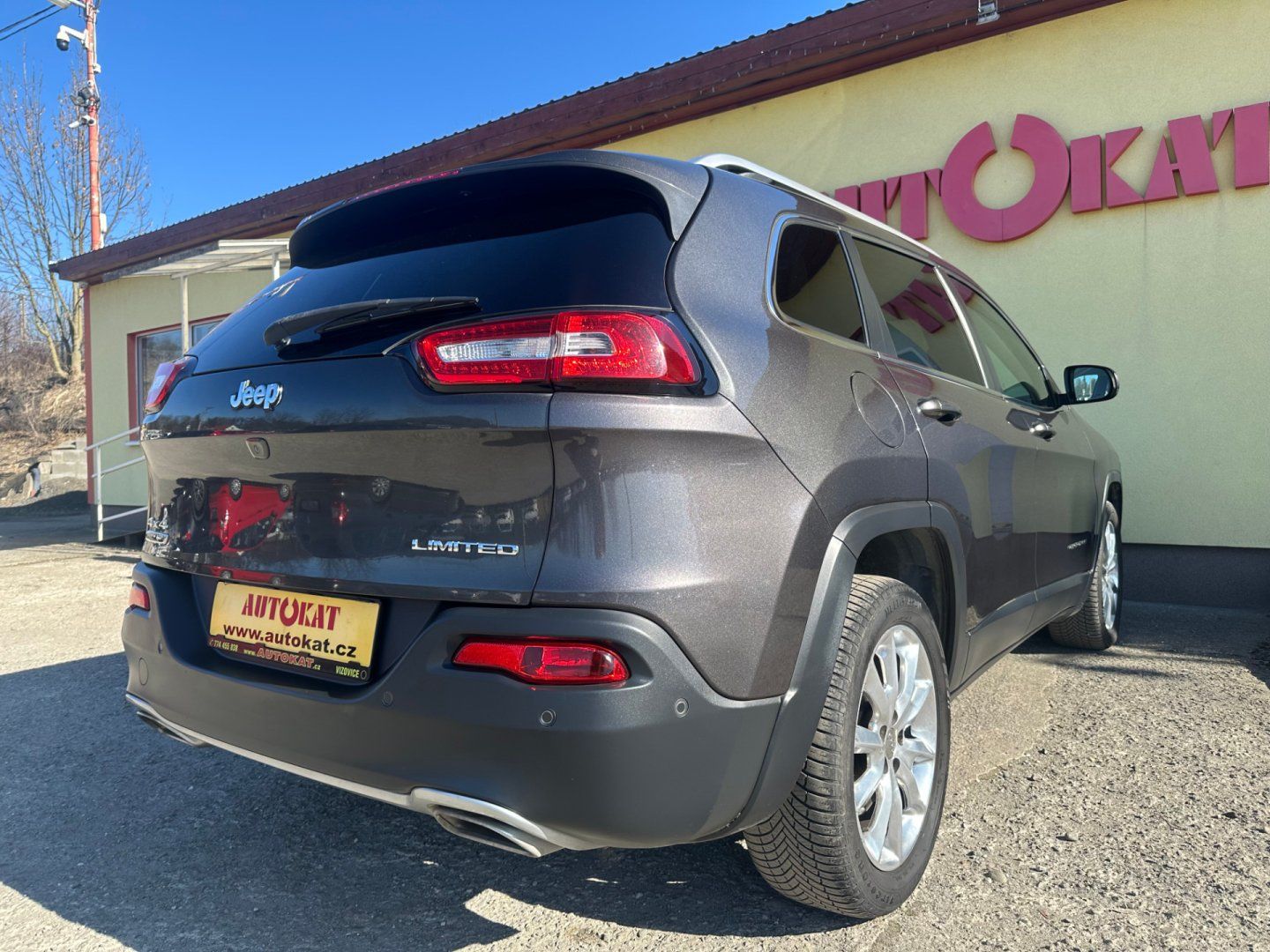 Jeep Cherokee, 2.2 CRD 4x4/147kW/Automat/1MAJ - fotka 3