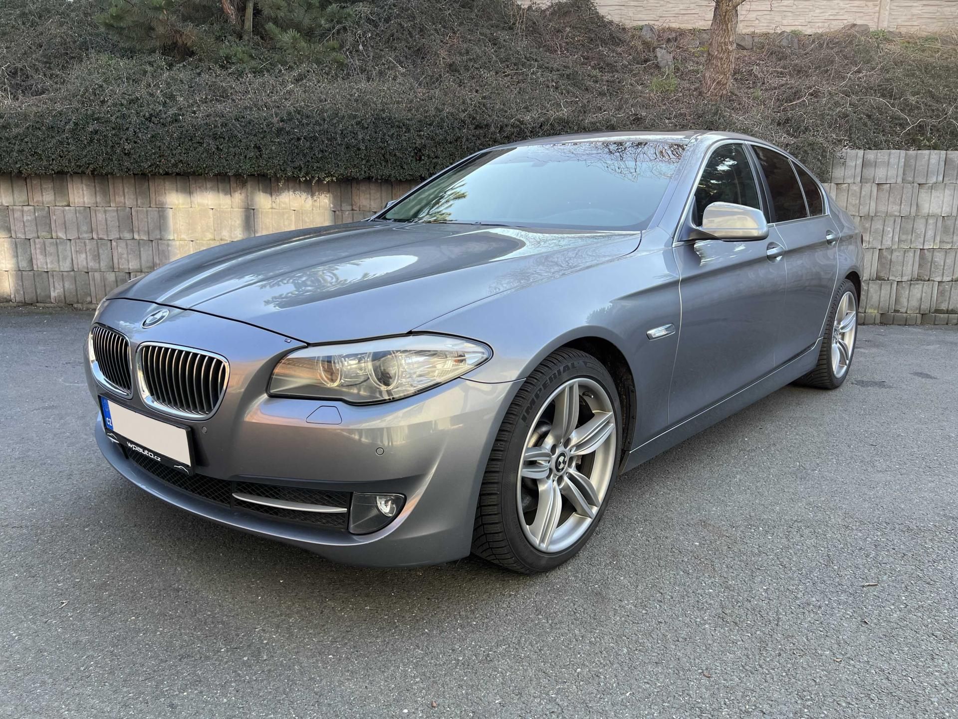 BMW Řada 5, 530d 190 kW NOVÁ STK - fotka 2