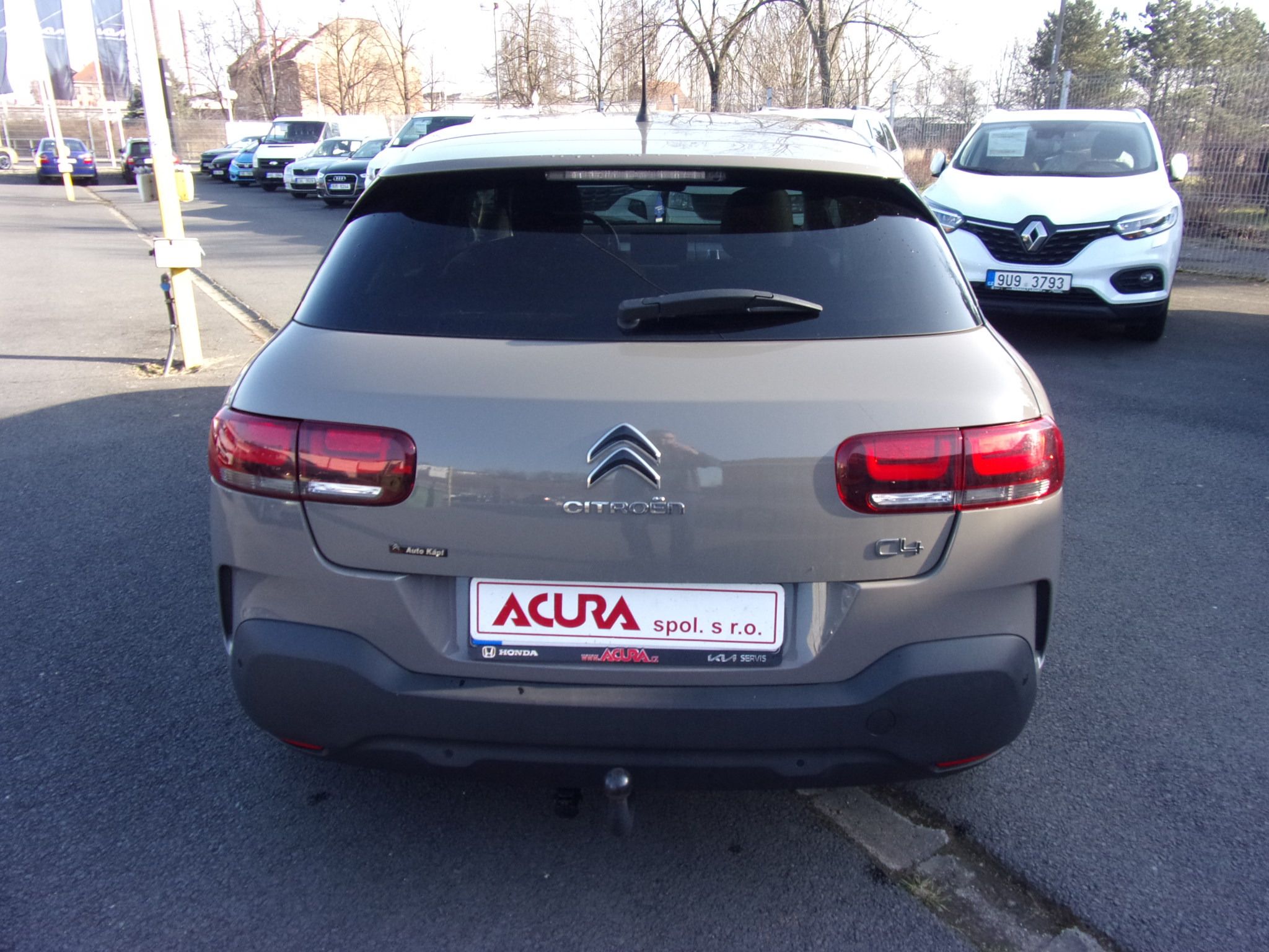 Citroën C4 Cactus, 1,2 PT 81kW ČR - fotka 4