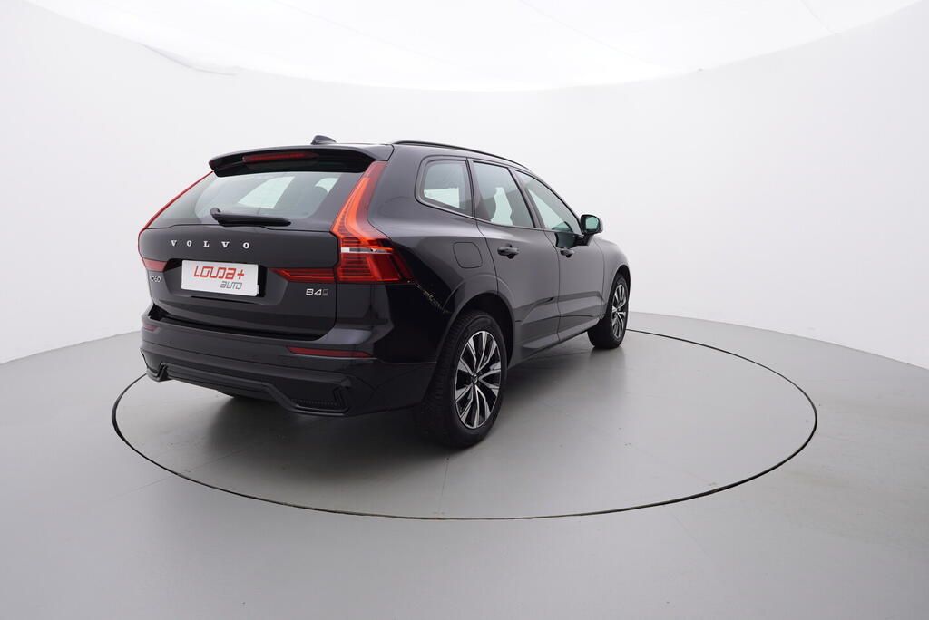 Volvo XC60, Plus Dark 2.0 B4 145 kW - fotka 5