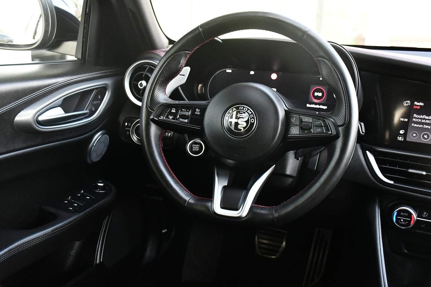 Alfa Romeo Giulia, 2.0T 16V 206kW COMPETIZIONE 1M - fotka 6
