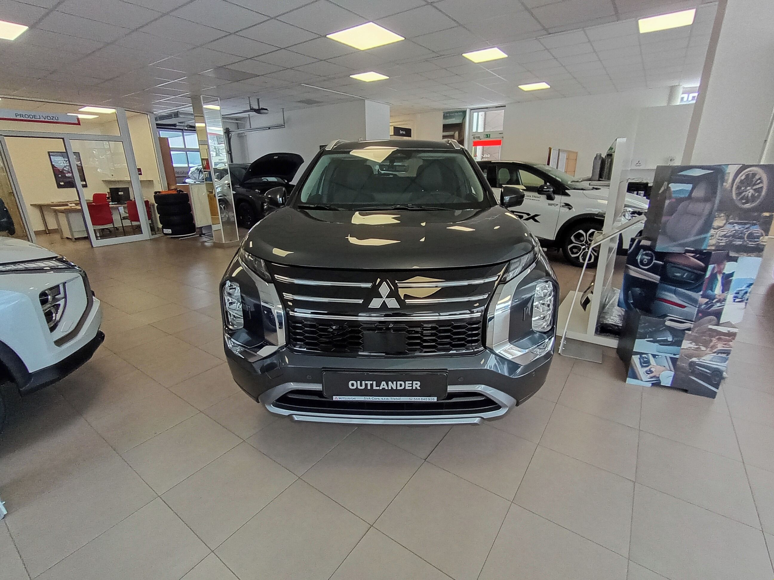 Mitsubishi Outlander, PHEV 2,4 INTENSE 225KW AUTOMAT - fotka 2