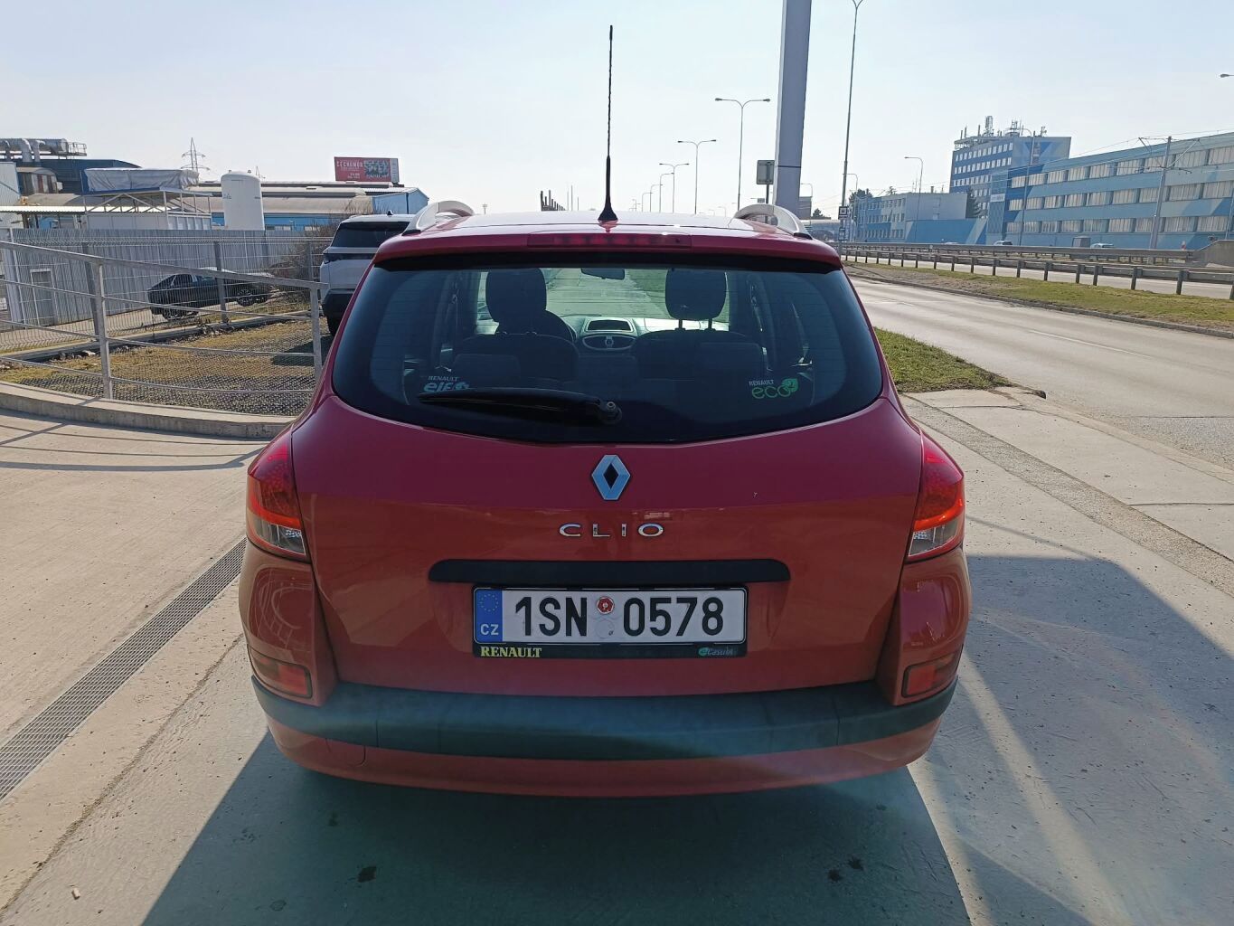 Renault Clio, kombi 1.2i 55 kw / ČR / 2. maj - fotka 5