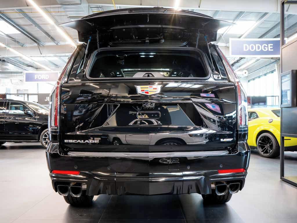 Cadillac Escalade, 6.2 V Supercharged 682 HP 2025 - fotka 6