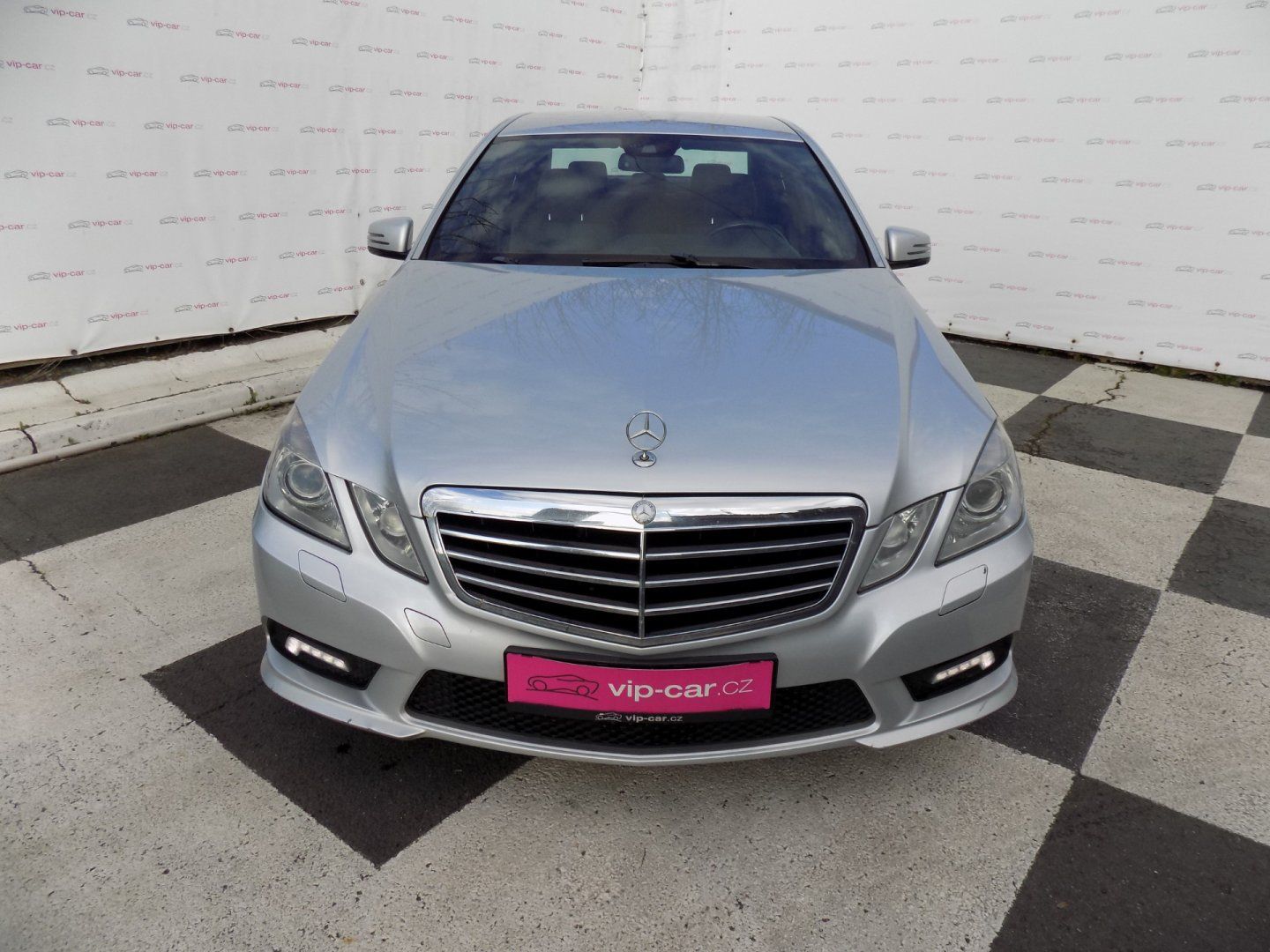 Mercedes-Benz Třídy E, 220d/AMG-Line/AT/LED/bi-xenon/ - fotka 4