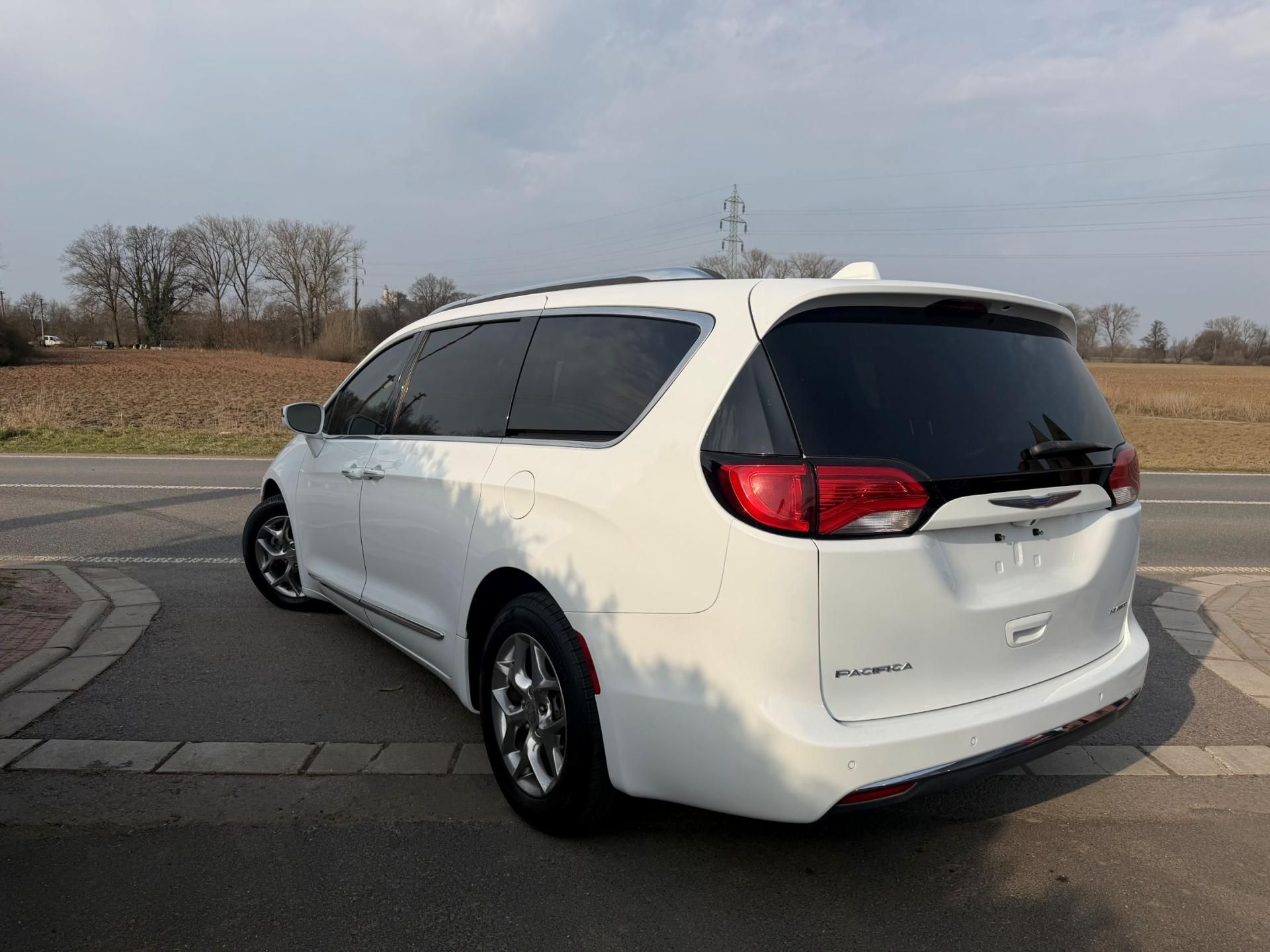 Chrysler Pacifica, 3,6 RU Panorama Limited 2018 - fotka 3