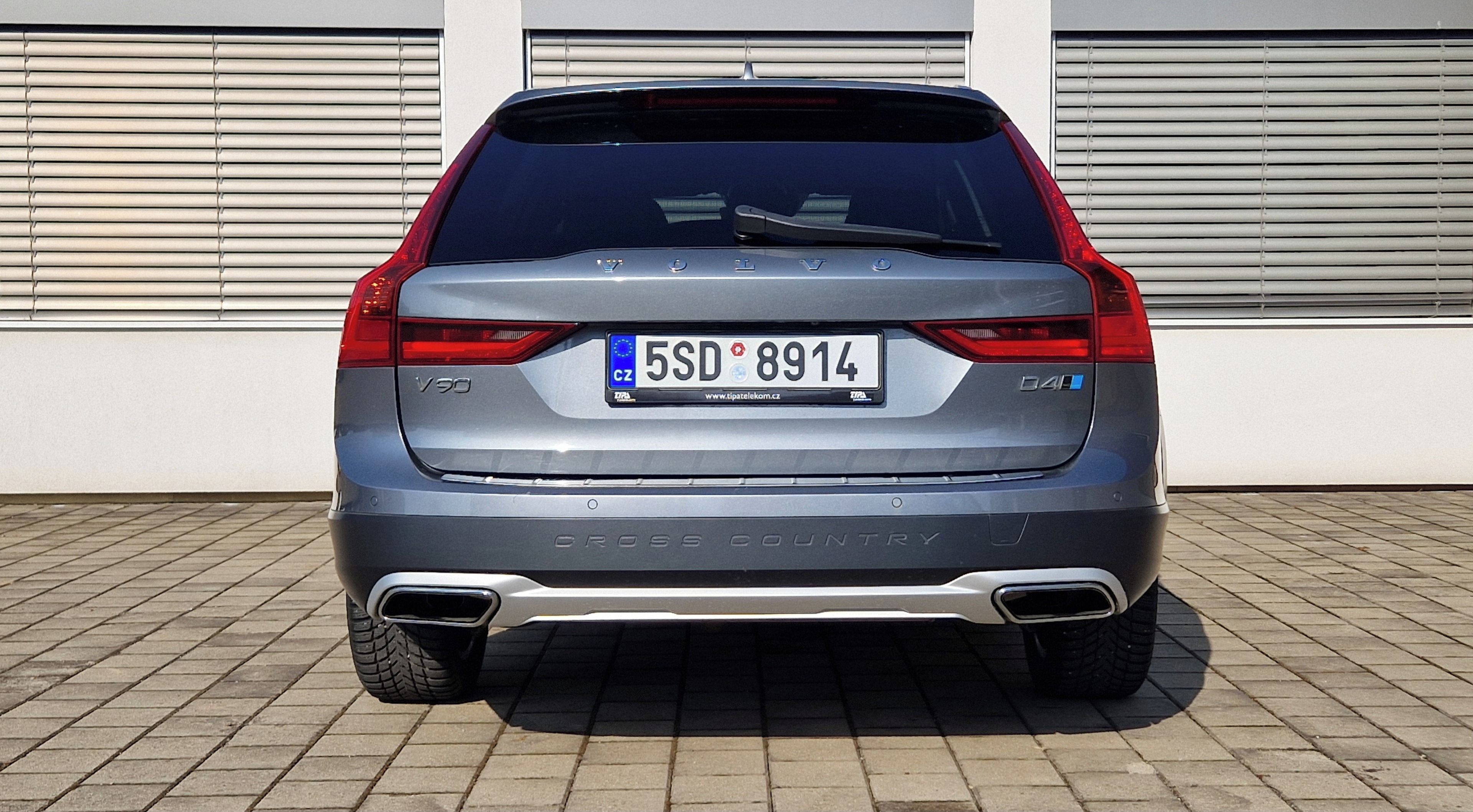 Volvo V90, Cross Country, D4, 140 kW - fotka 6