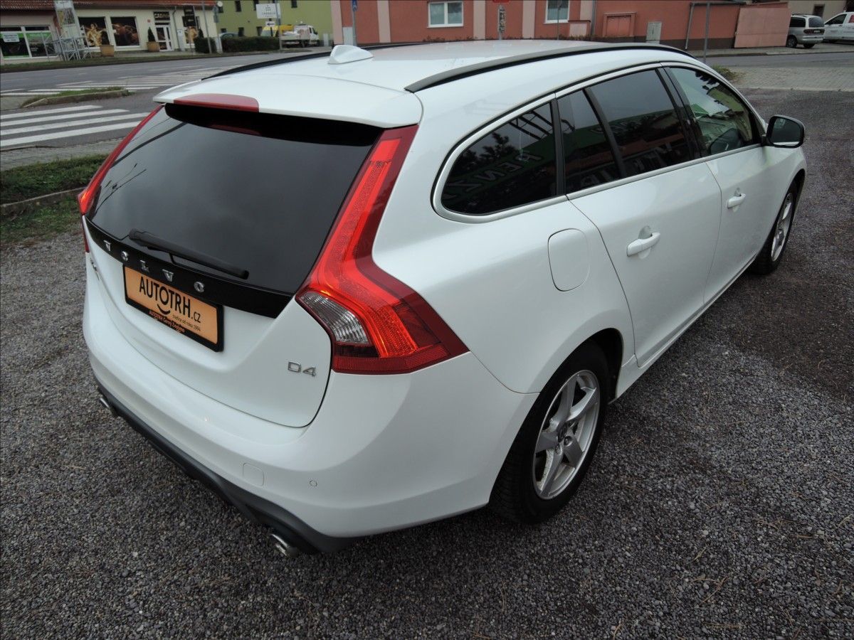 Volvo V60, 2,0 D4 R-design - fotka 6